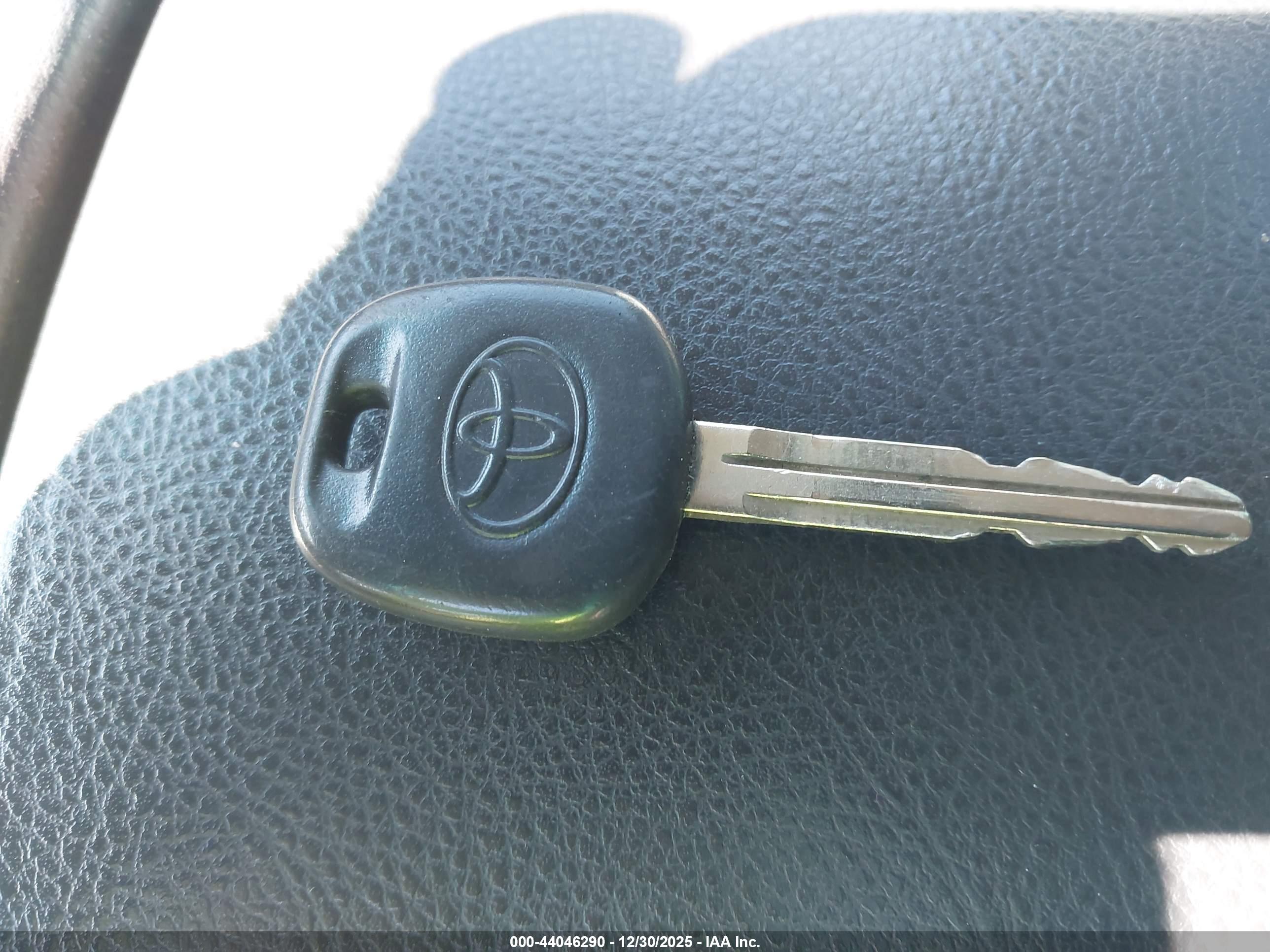 TOYOTA 4RUNNER image 11
