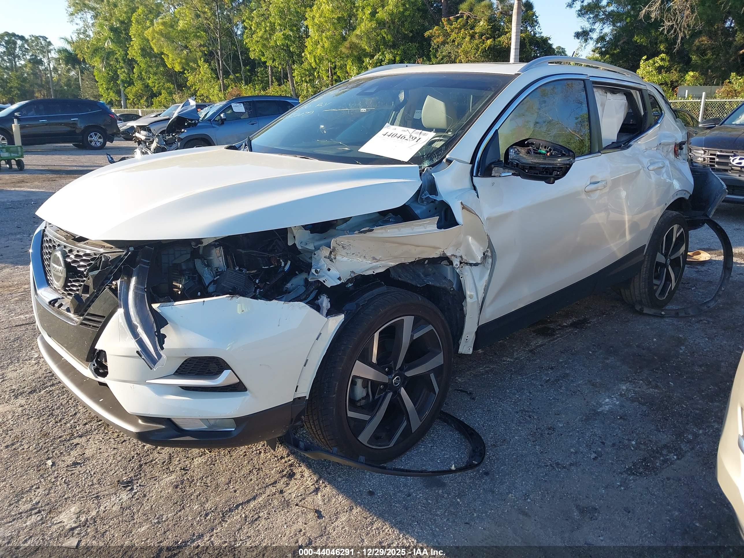 NISSAN ROGUE image 2