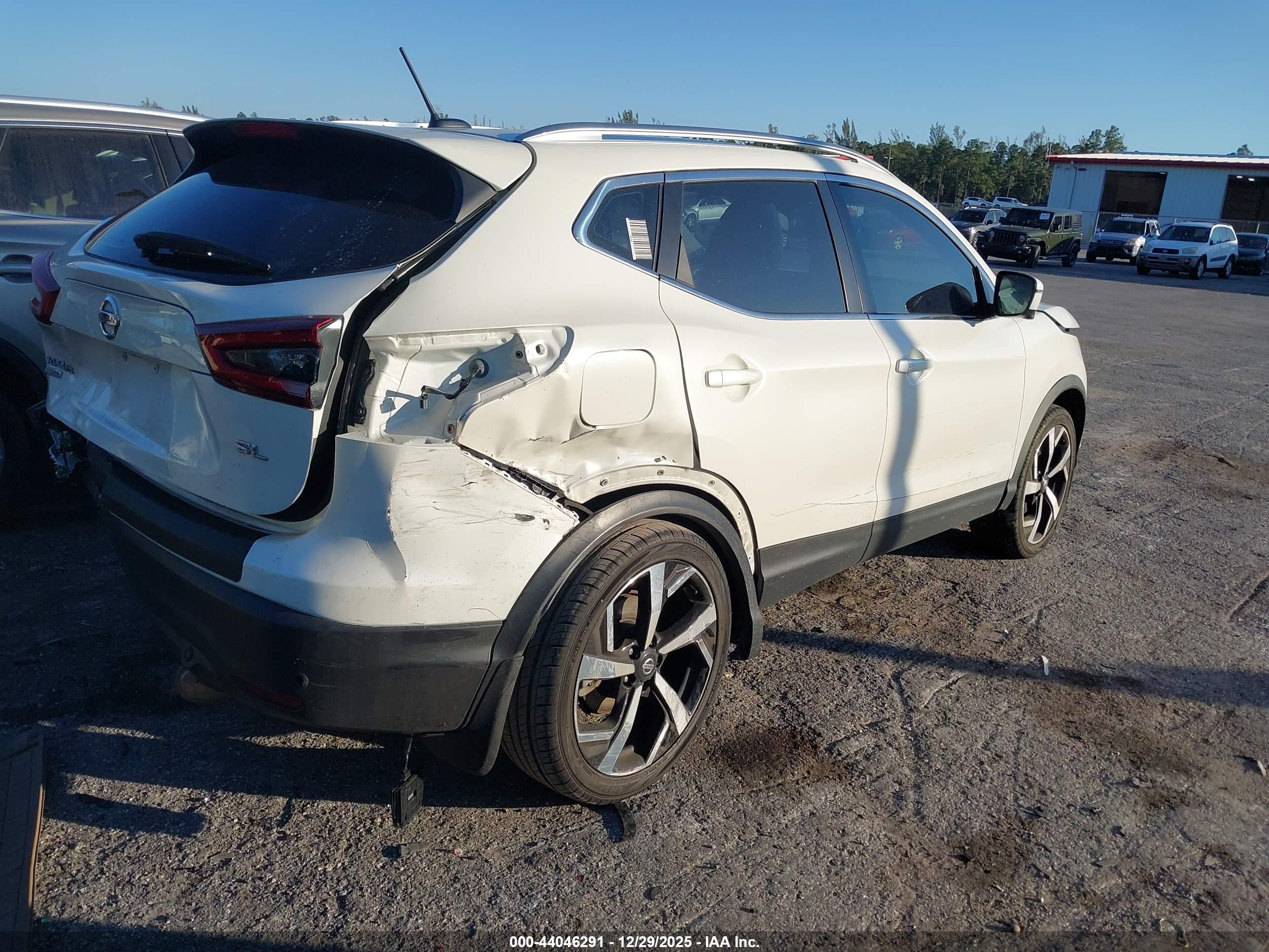 NISSAN ROGUE image 4