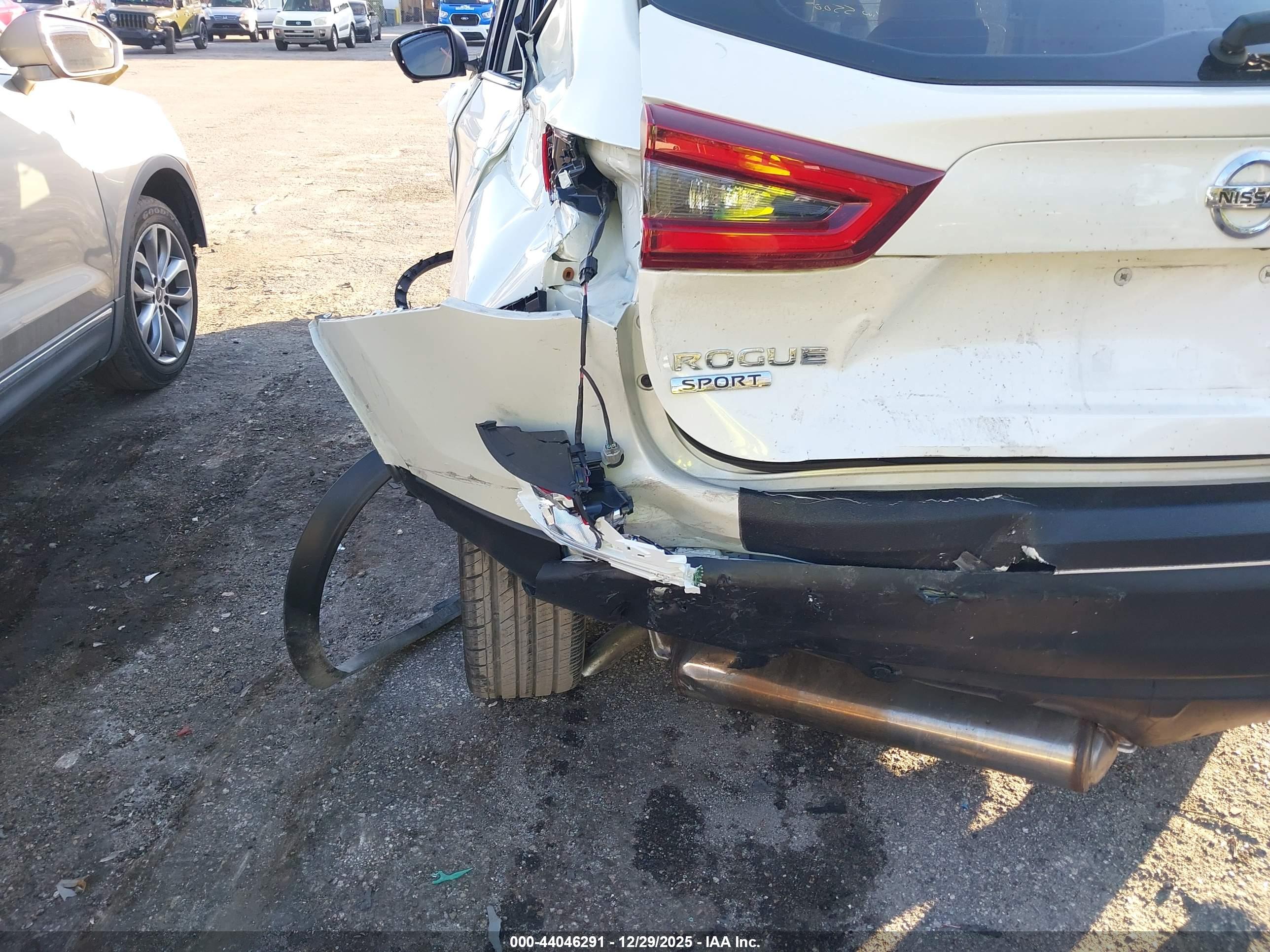 NISSAN ROGUE image 6