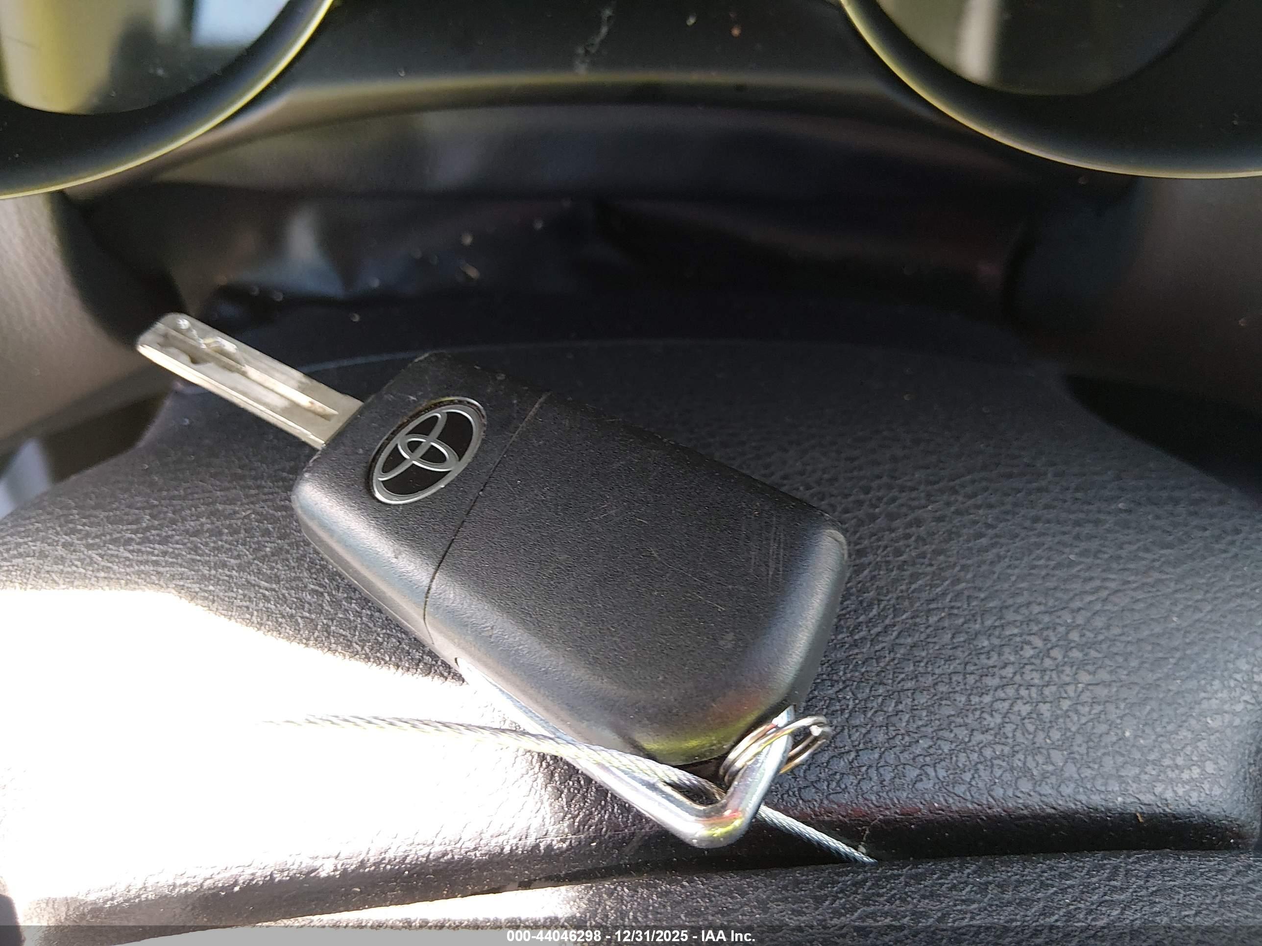 TOYOTA C-HR image 11