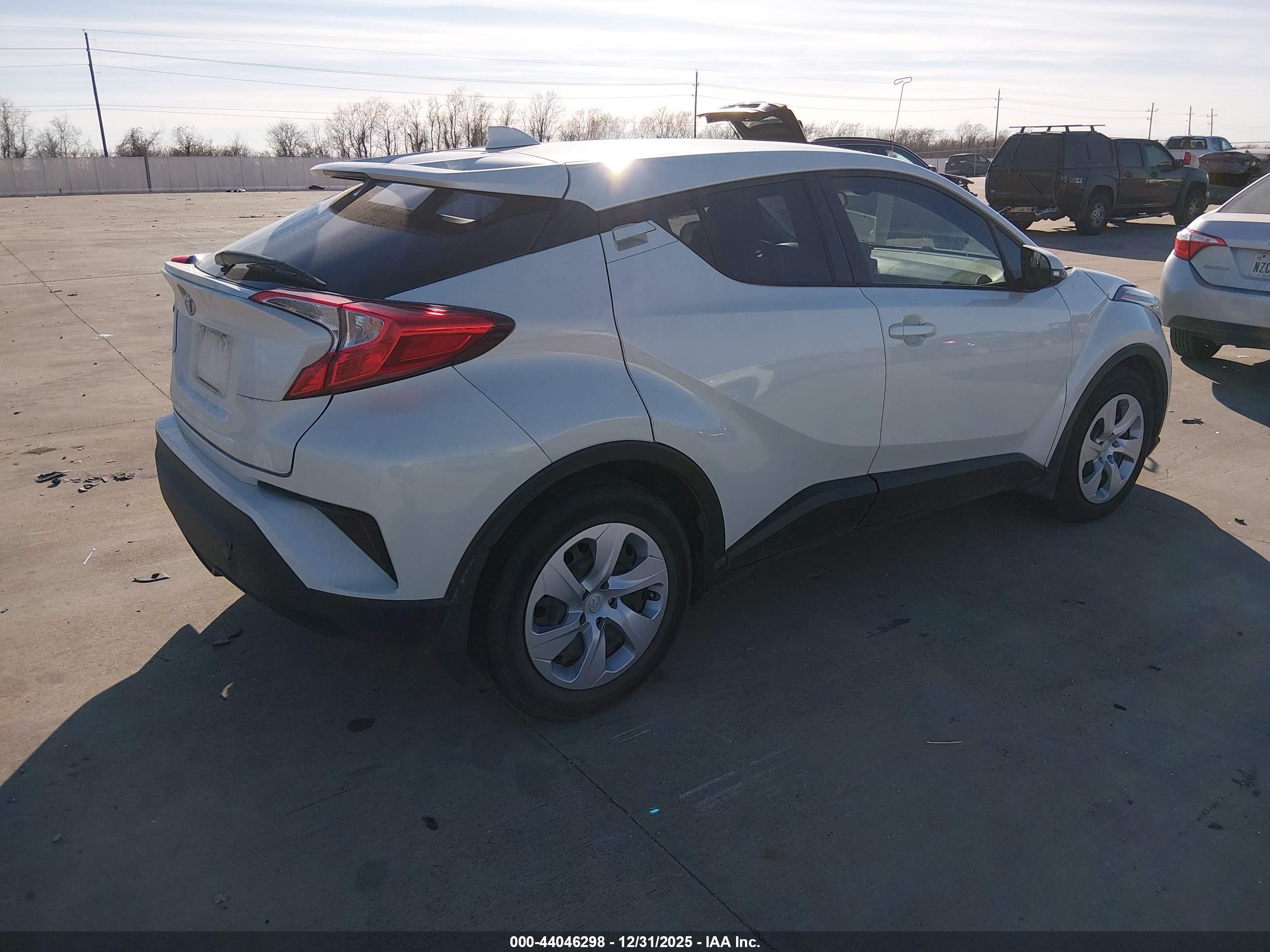 TOYOTA C-HR image 4
