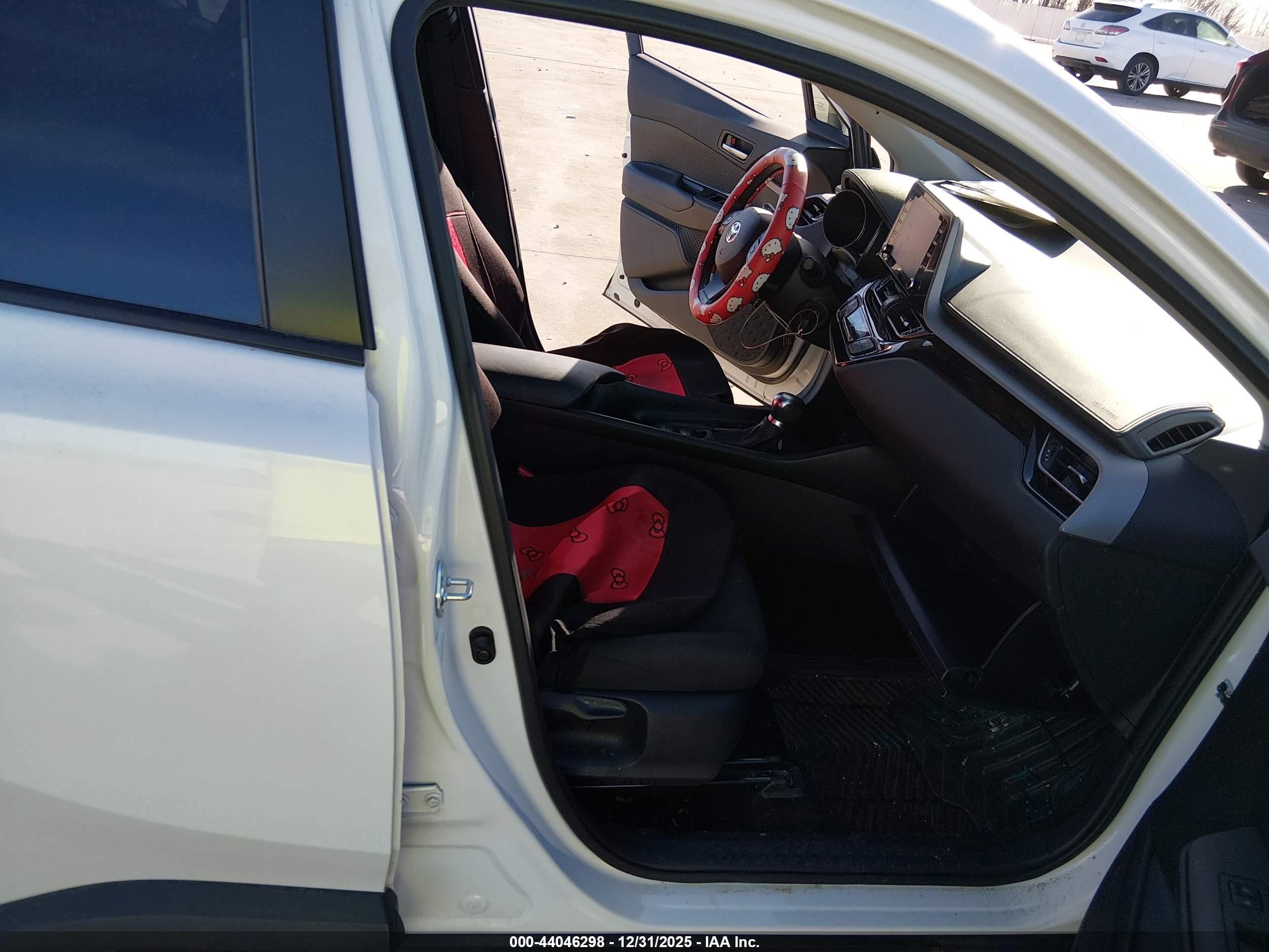 TOYOTA C-HR image 5