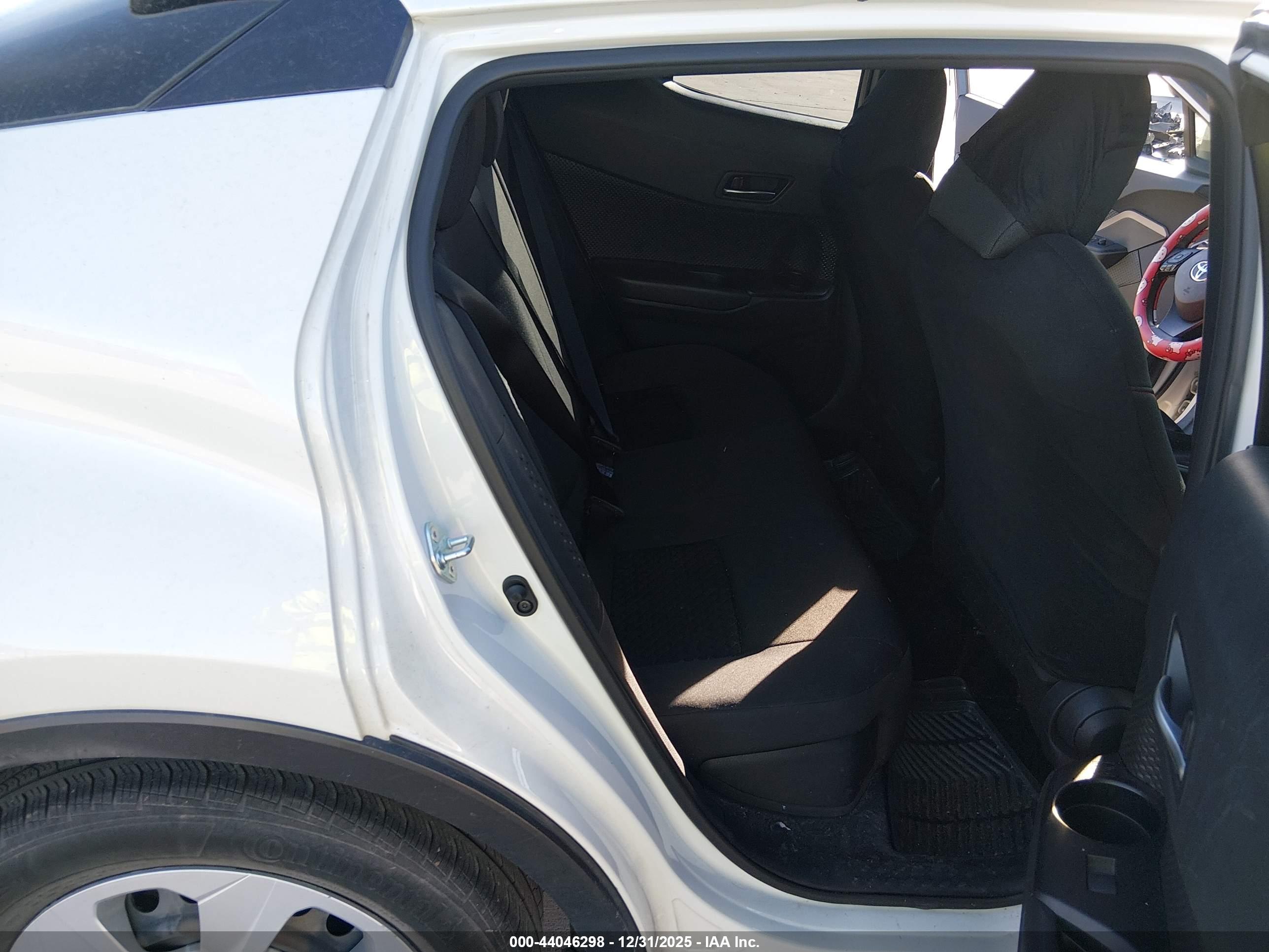 TOYOTA C-HR image 8