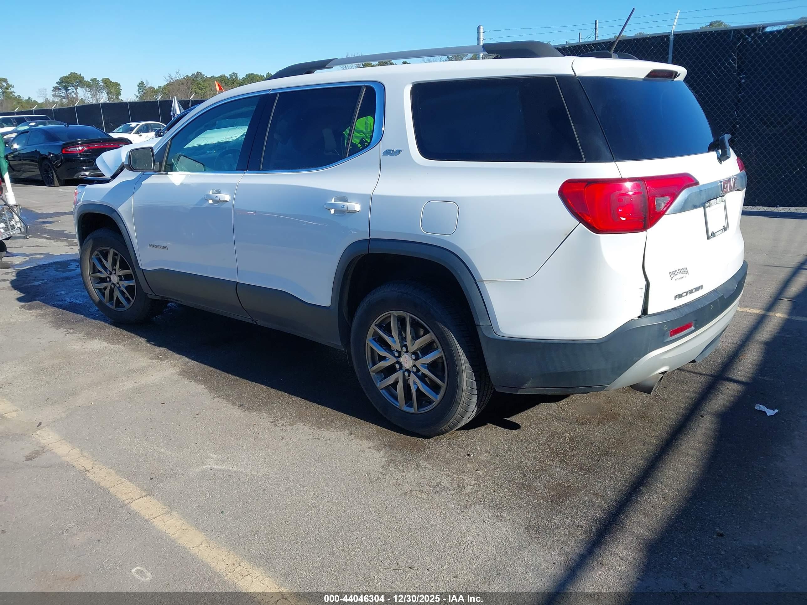 GMC ACADIA image 3