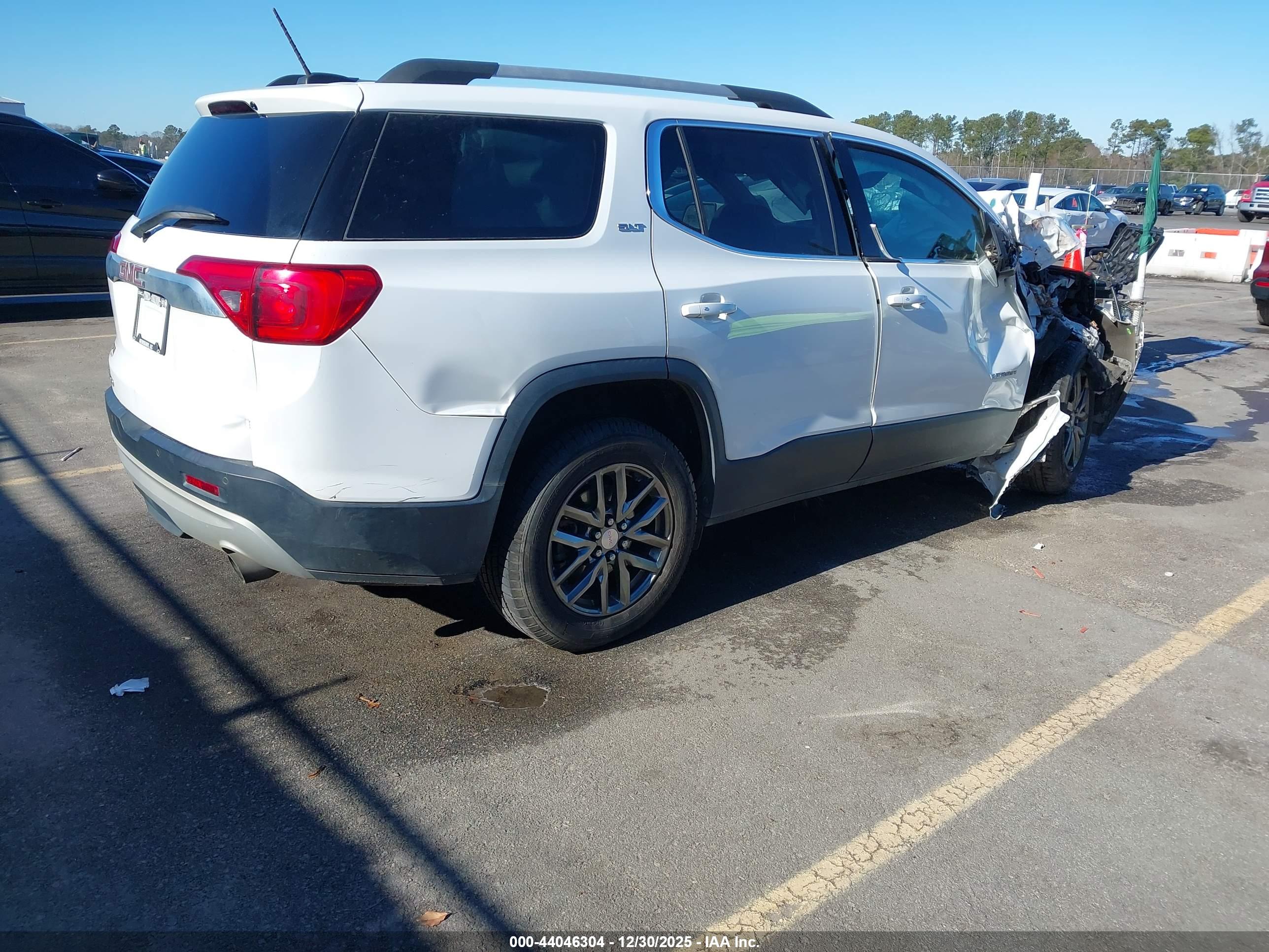 GMC ACADIA image 4