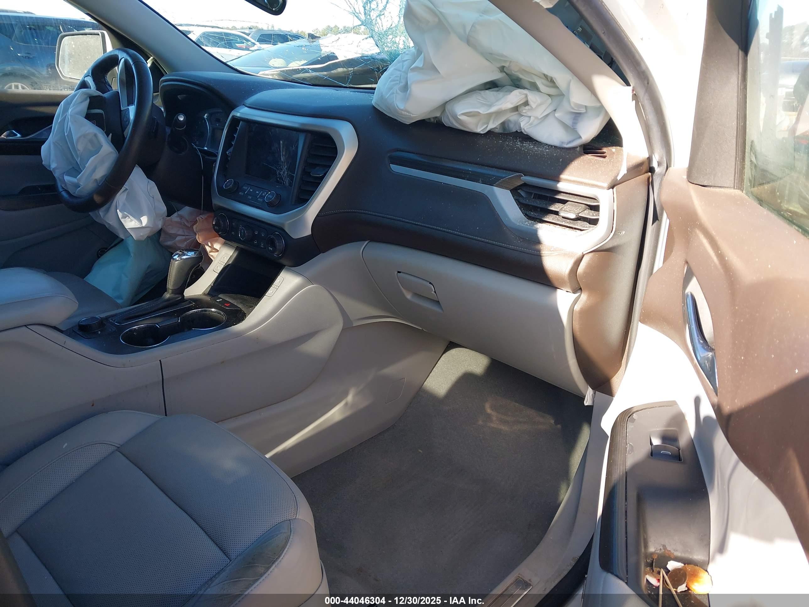 GMC ACADIA image 5