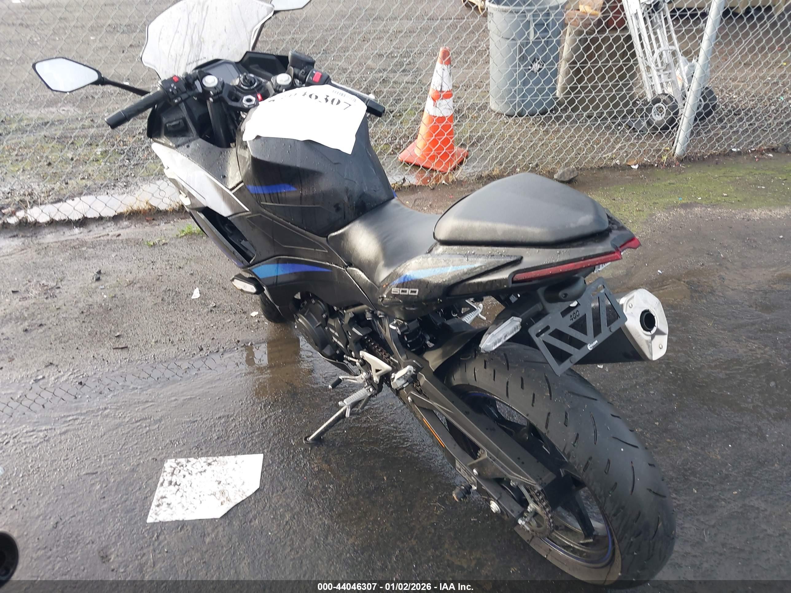 KAWASAKI EX500 image 3