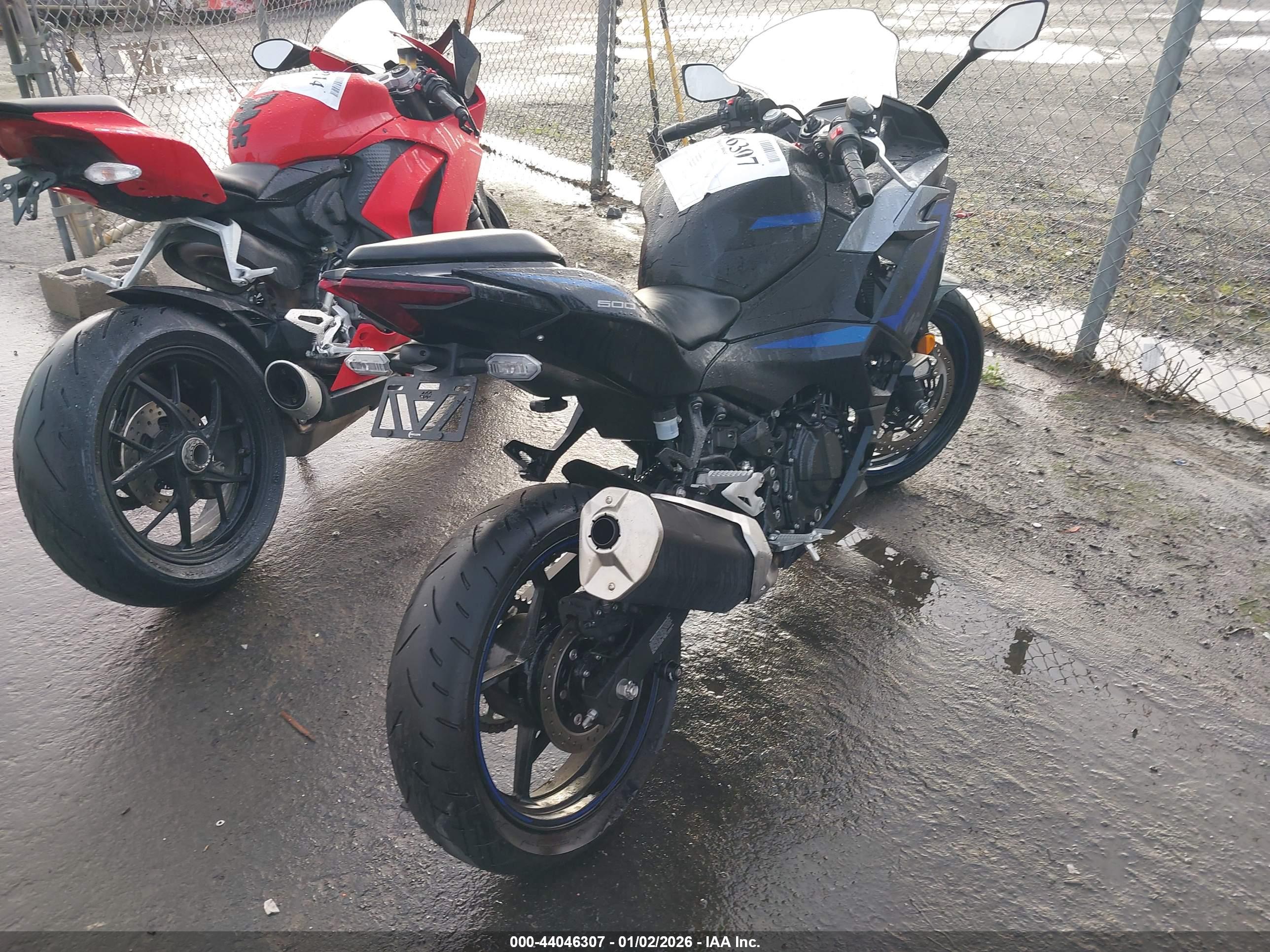 KAWASAKI EX500 image 4