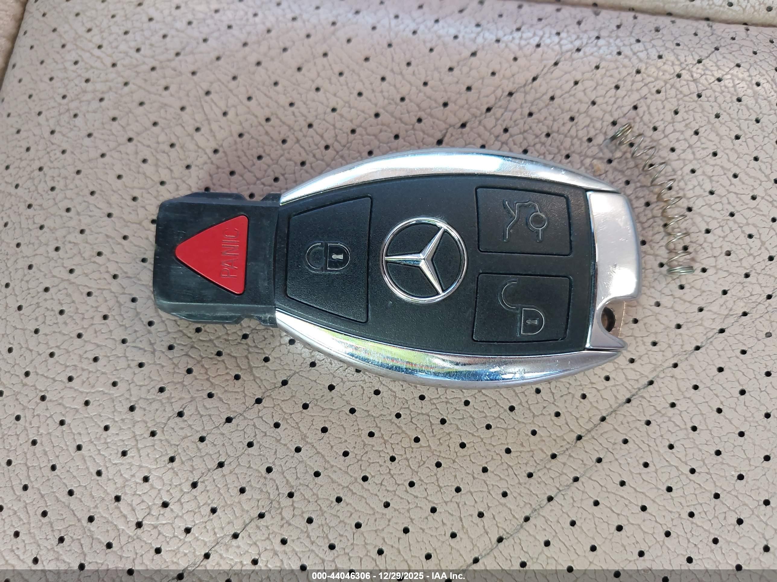 MERCEDES-BENZ E image 11