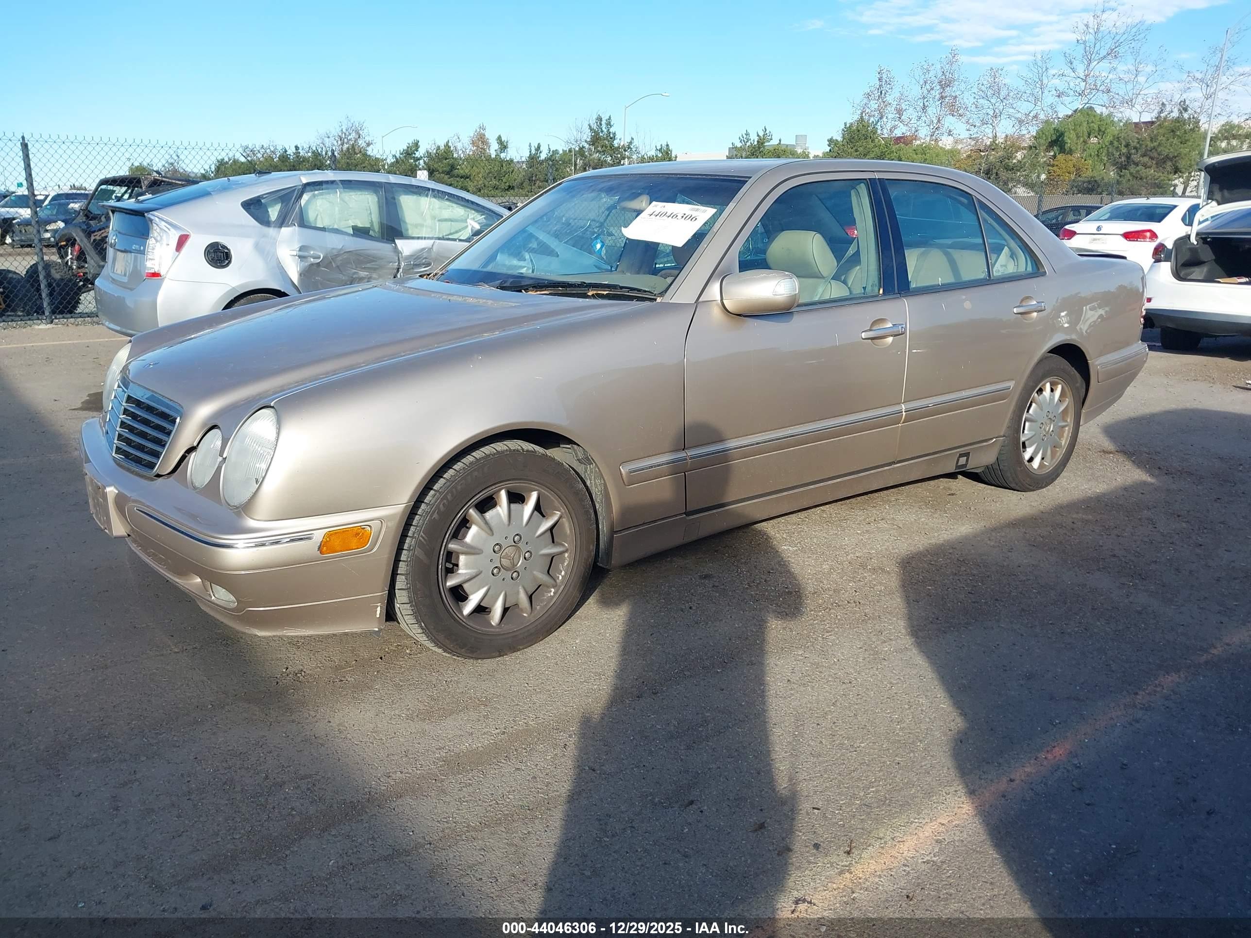 MERCEDES-BENZ E image 2