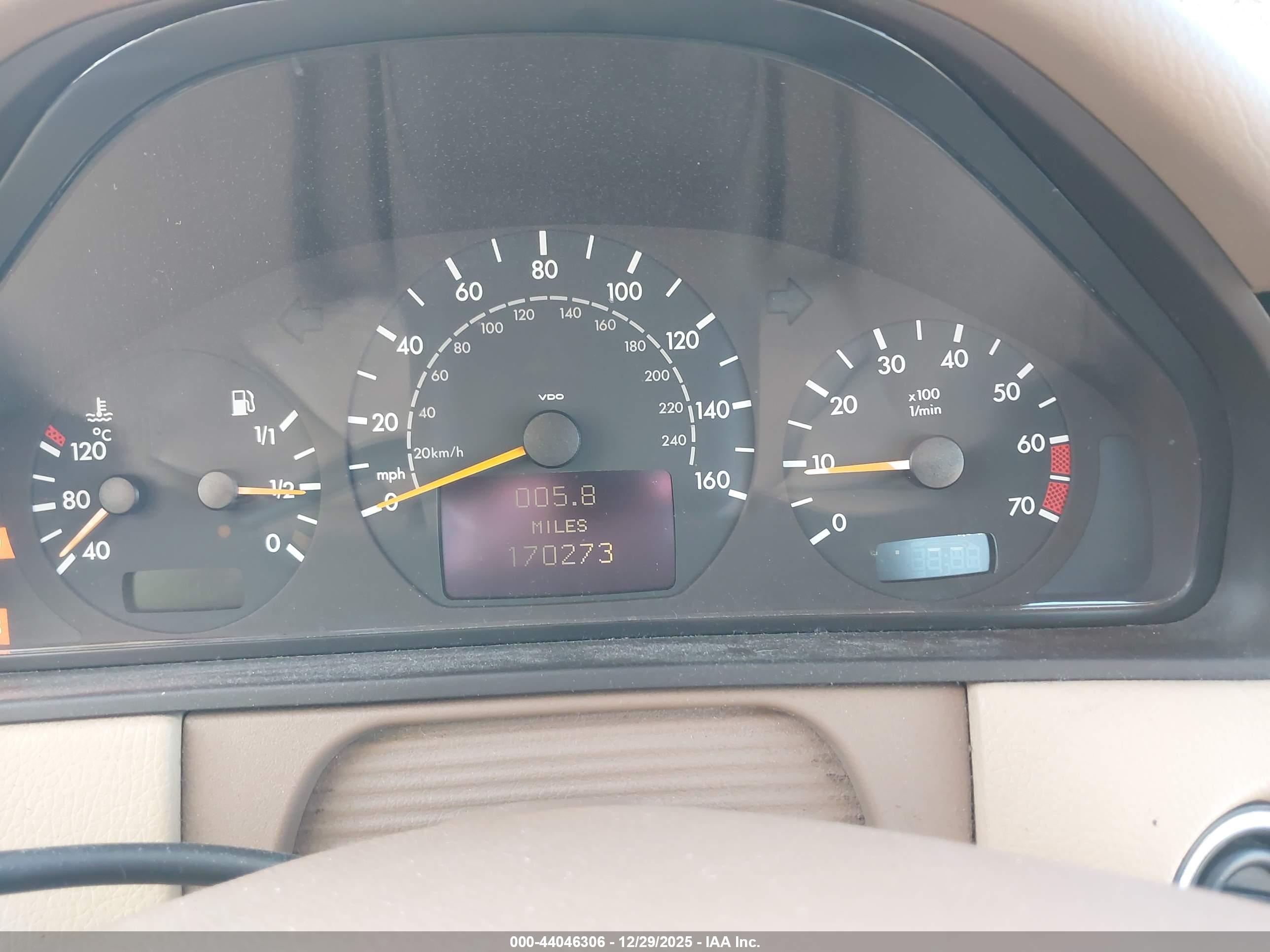 MERCEDES-BENZ E image 7