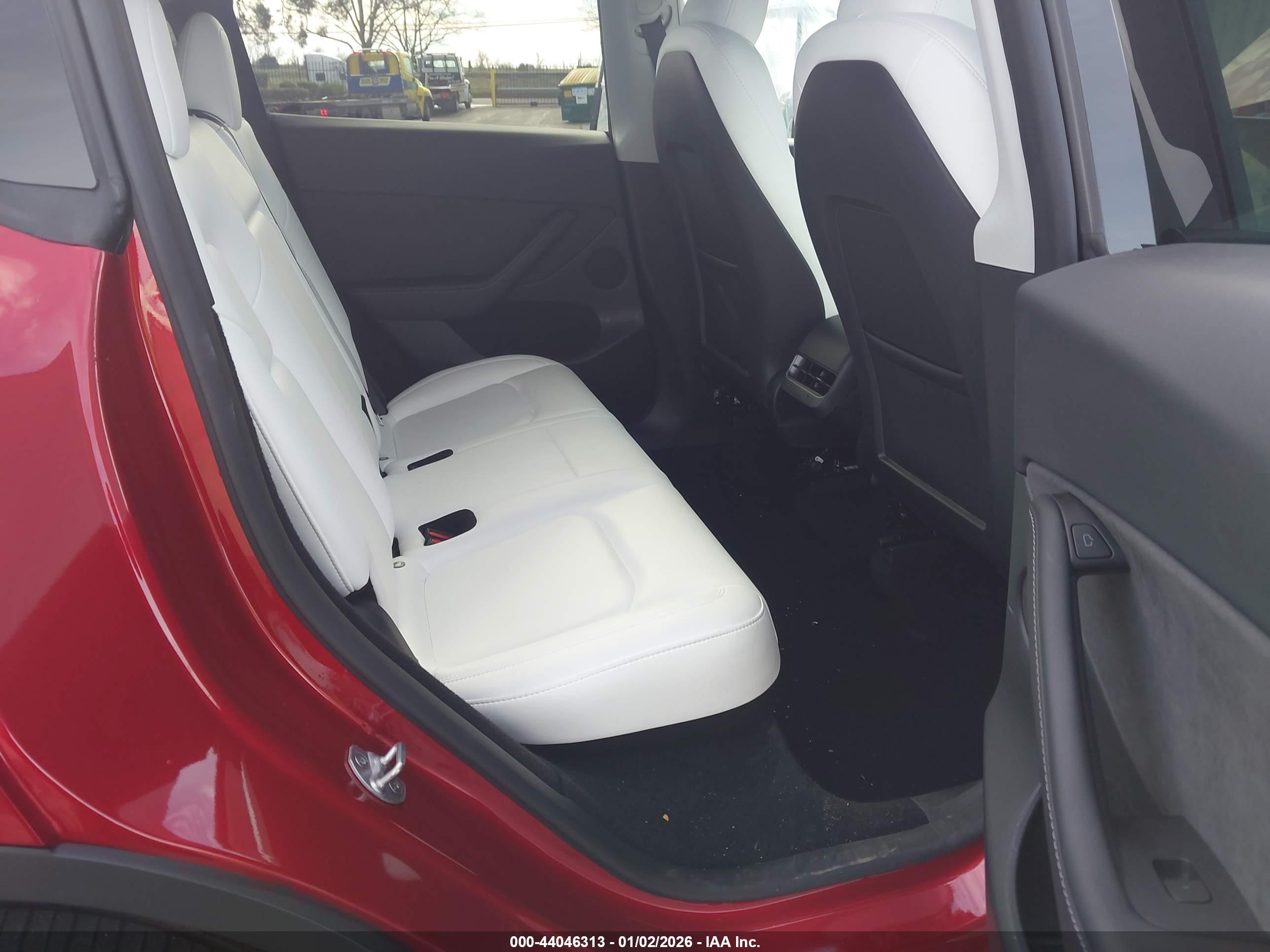 TESLA MODEL image 8