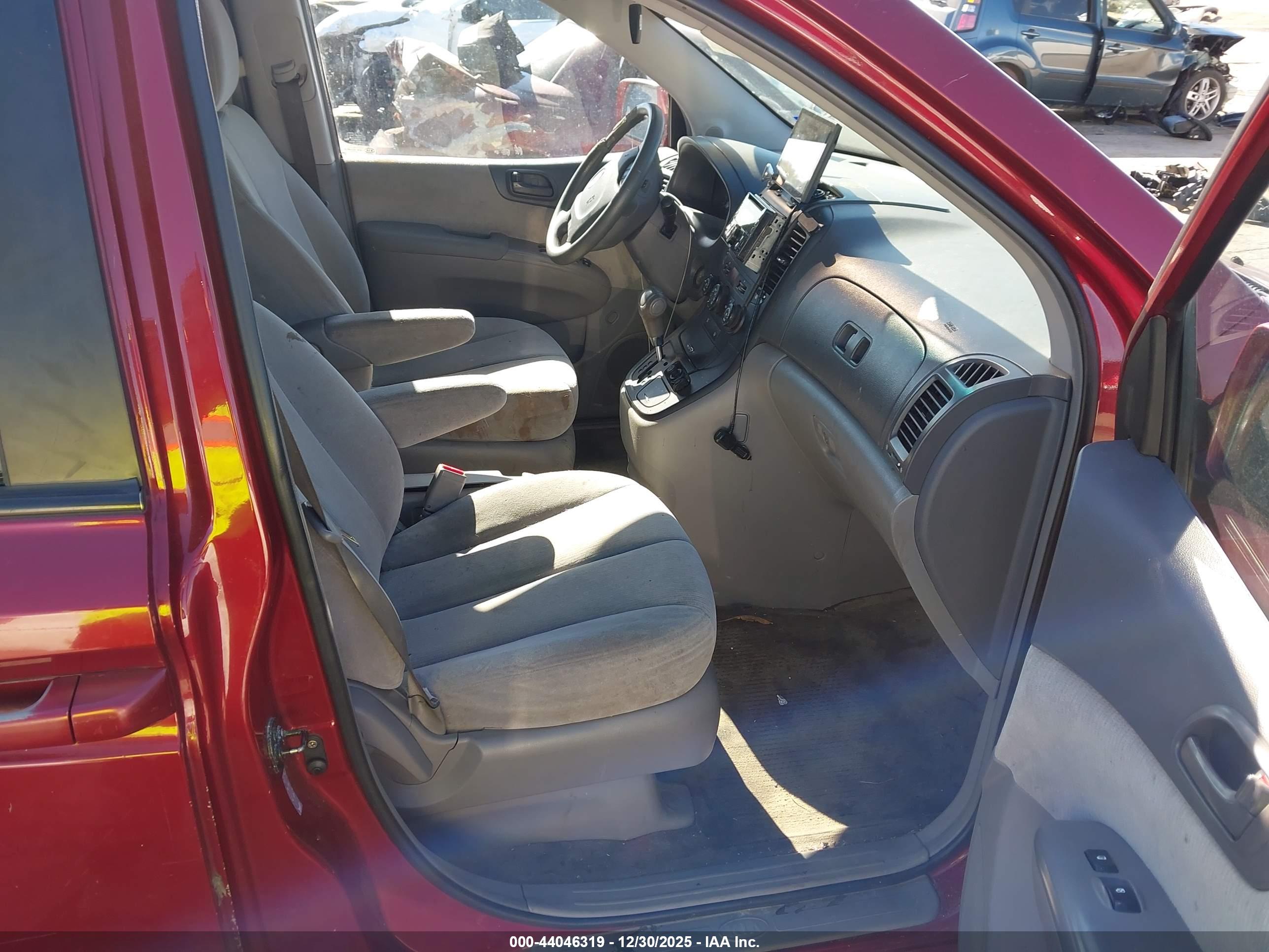 KIA SEDONA image 5