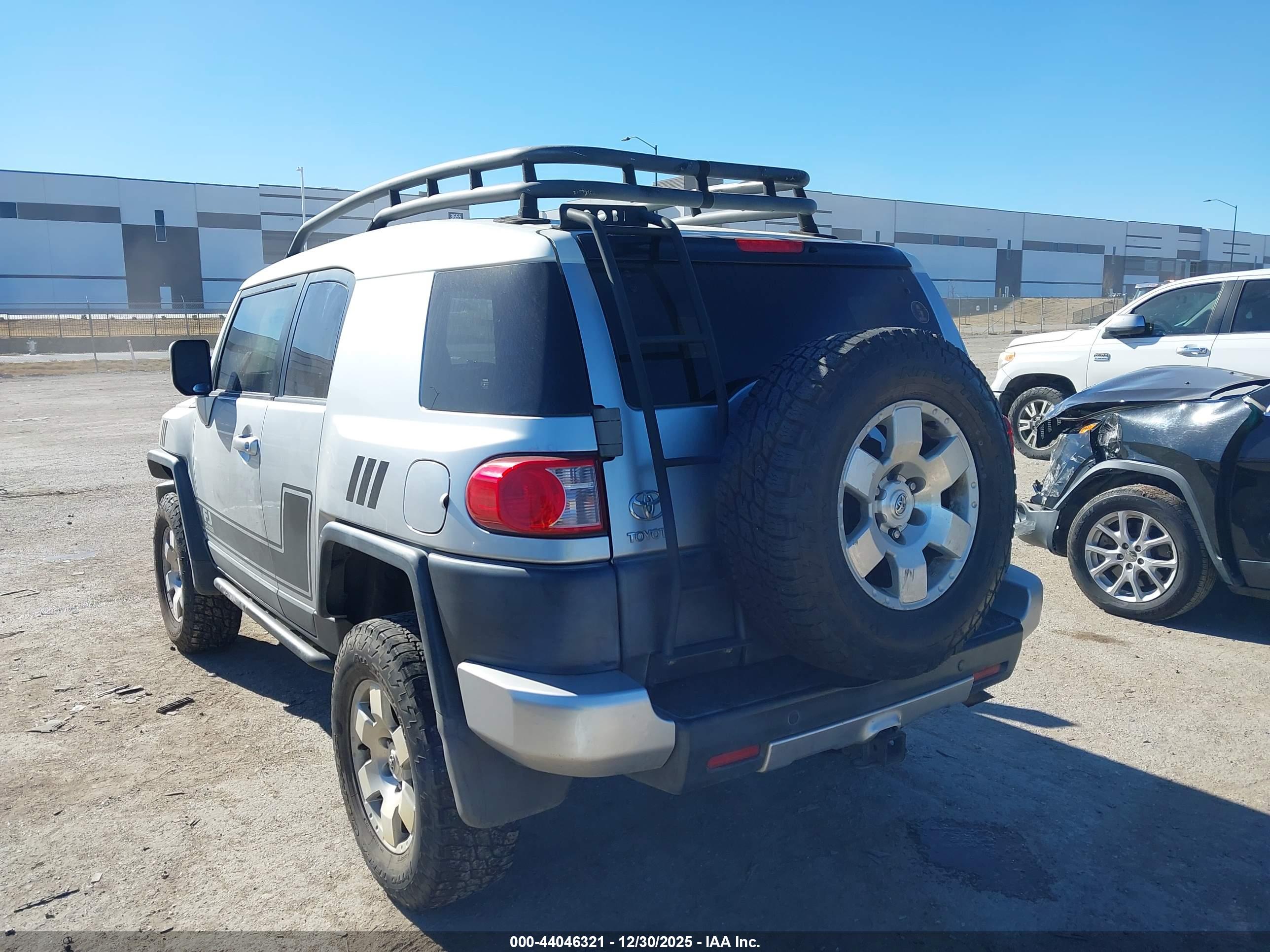 TOYOTA FJ image 3