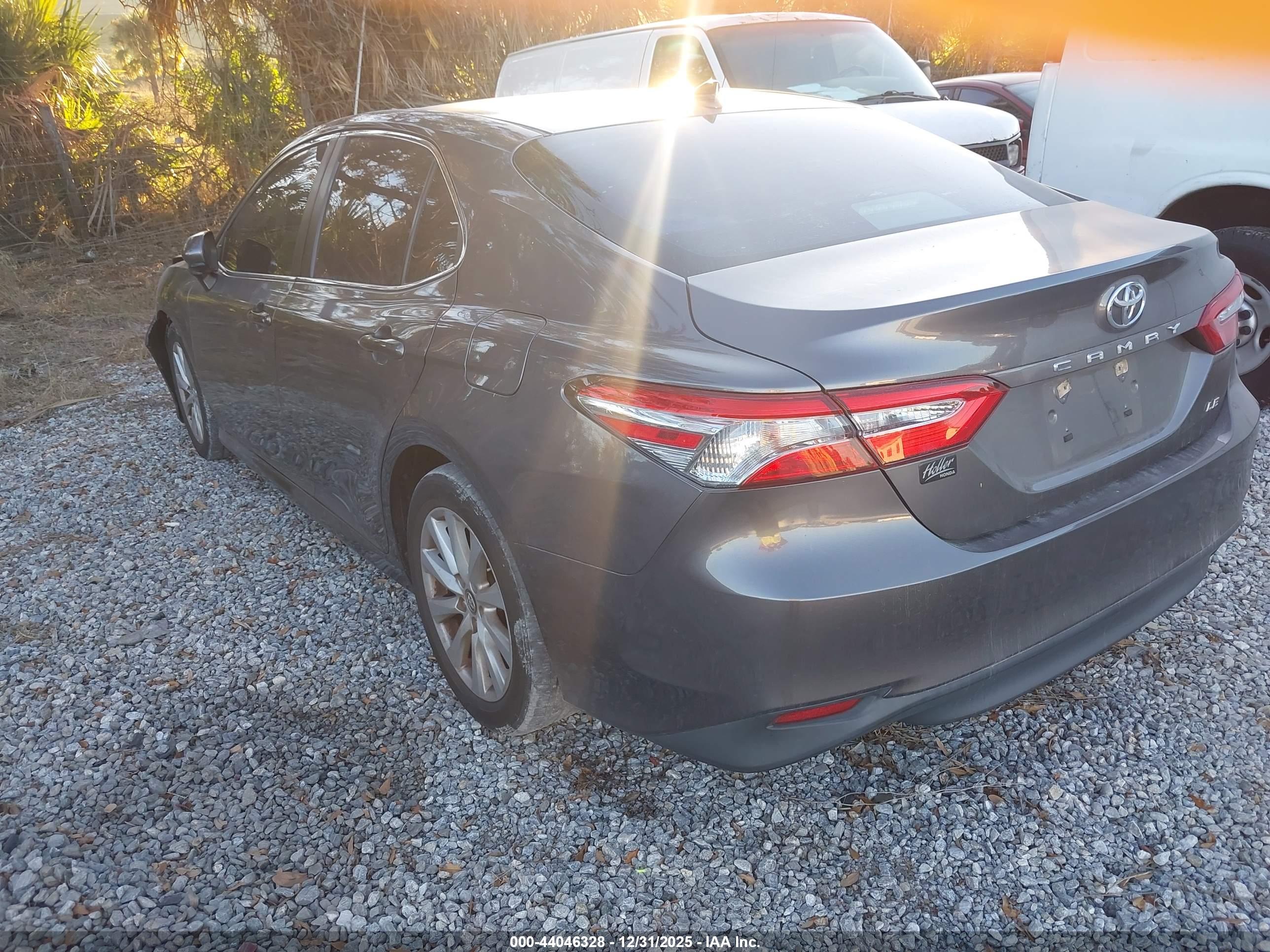 TOYOTA CAMRY image 3