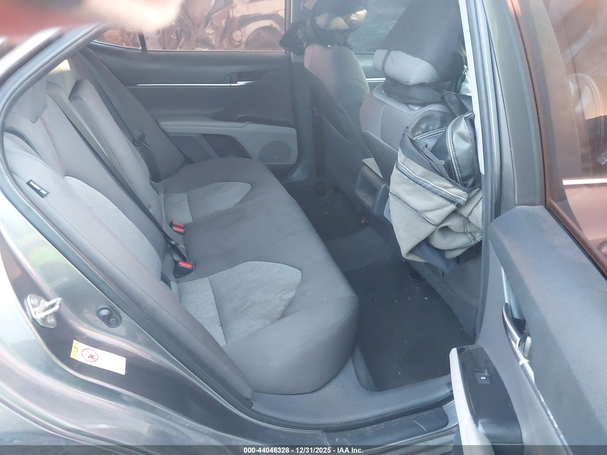 TOYOTA CAMRY image 8