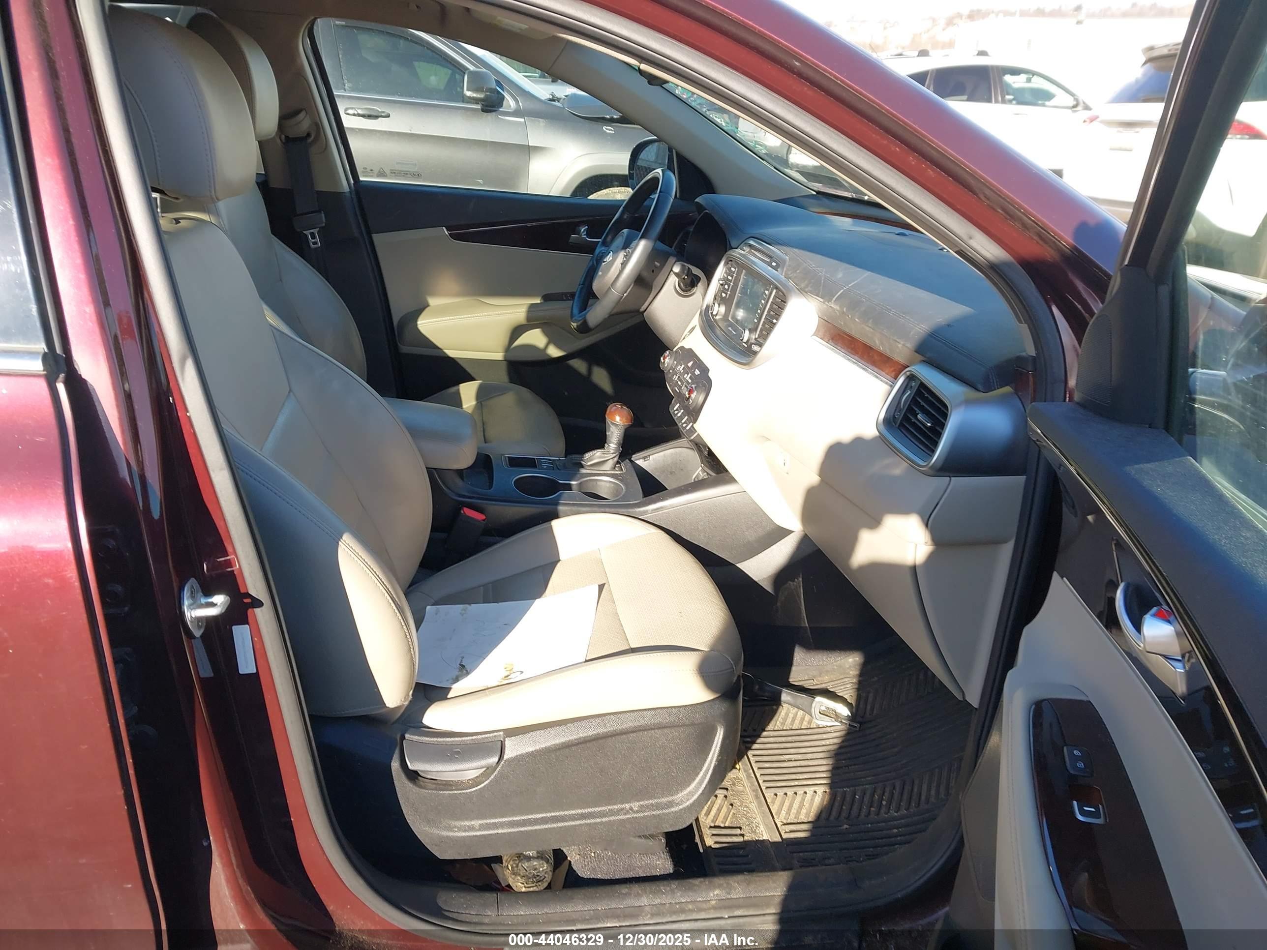 KIA SORENTO image 5
