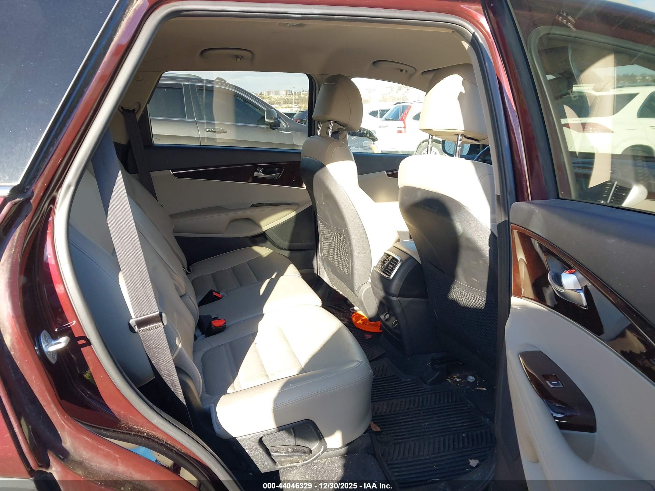 KIA SORENTO image 8