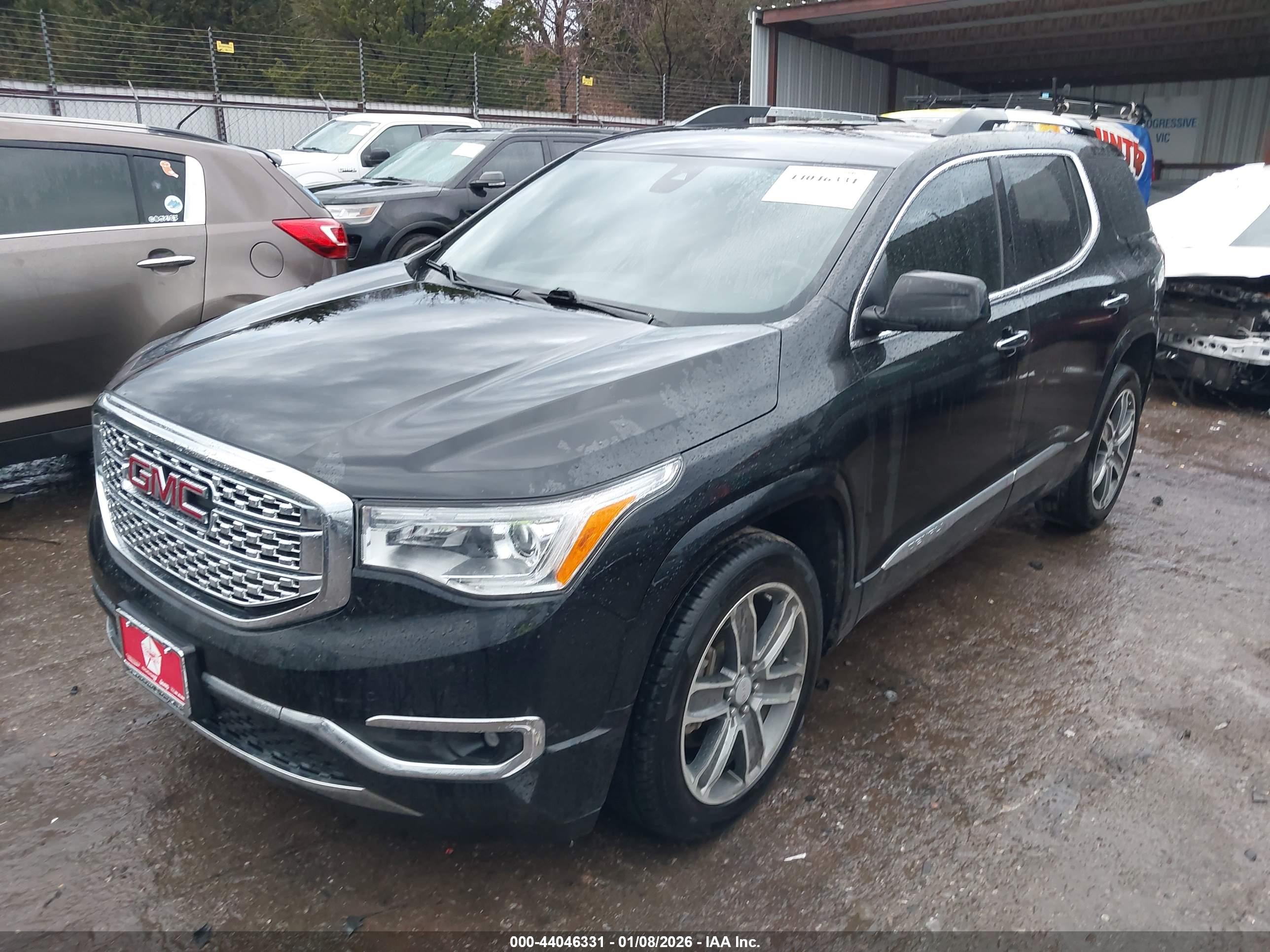 GMC ACADIA image 2
