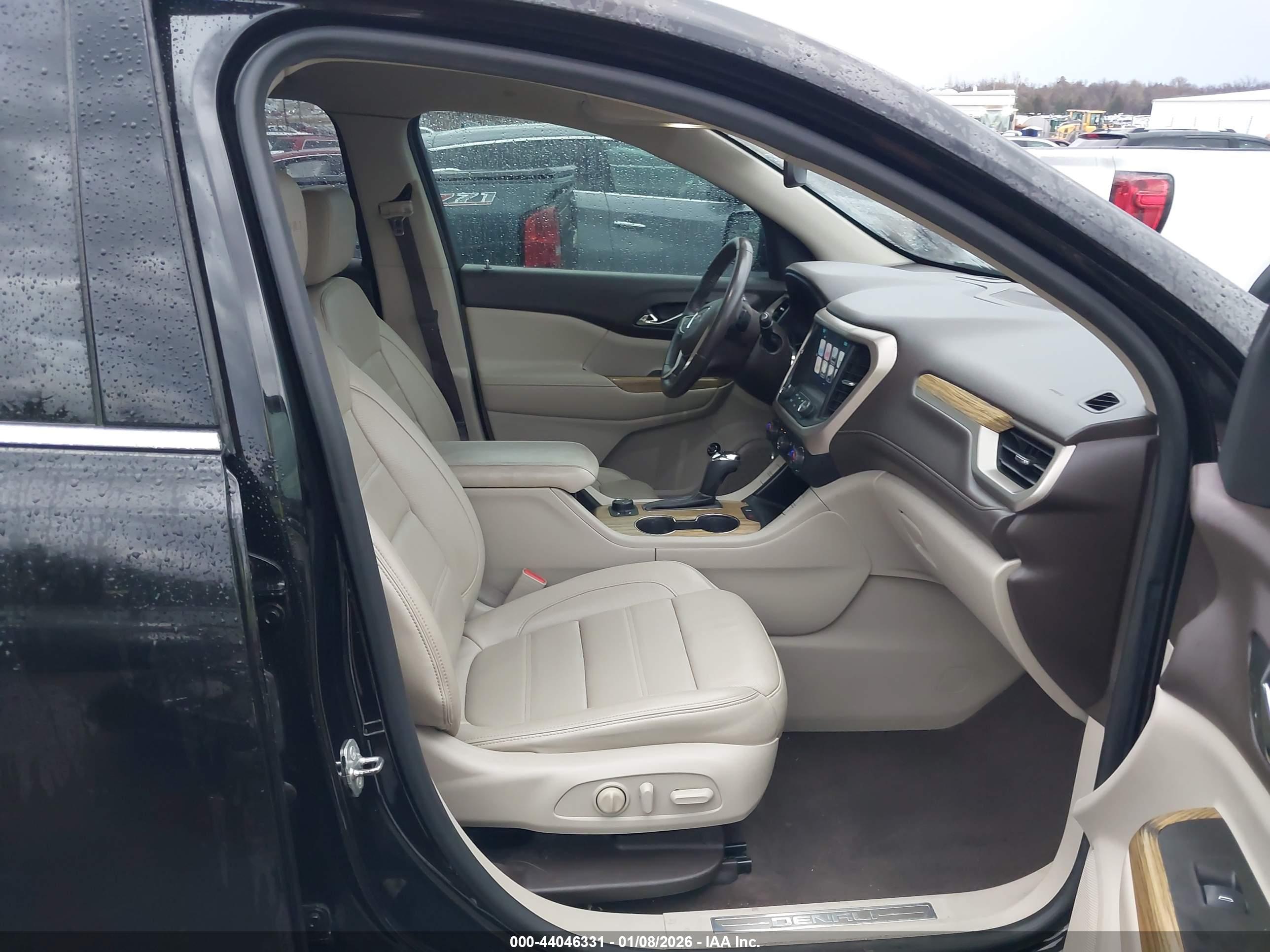 GMC ACADIA image 5