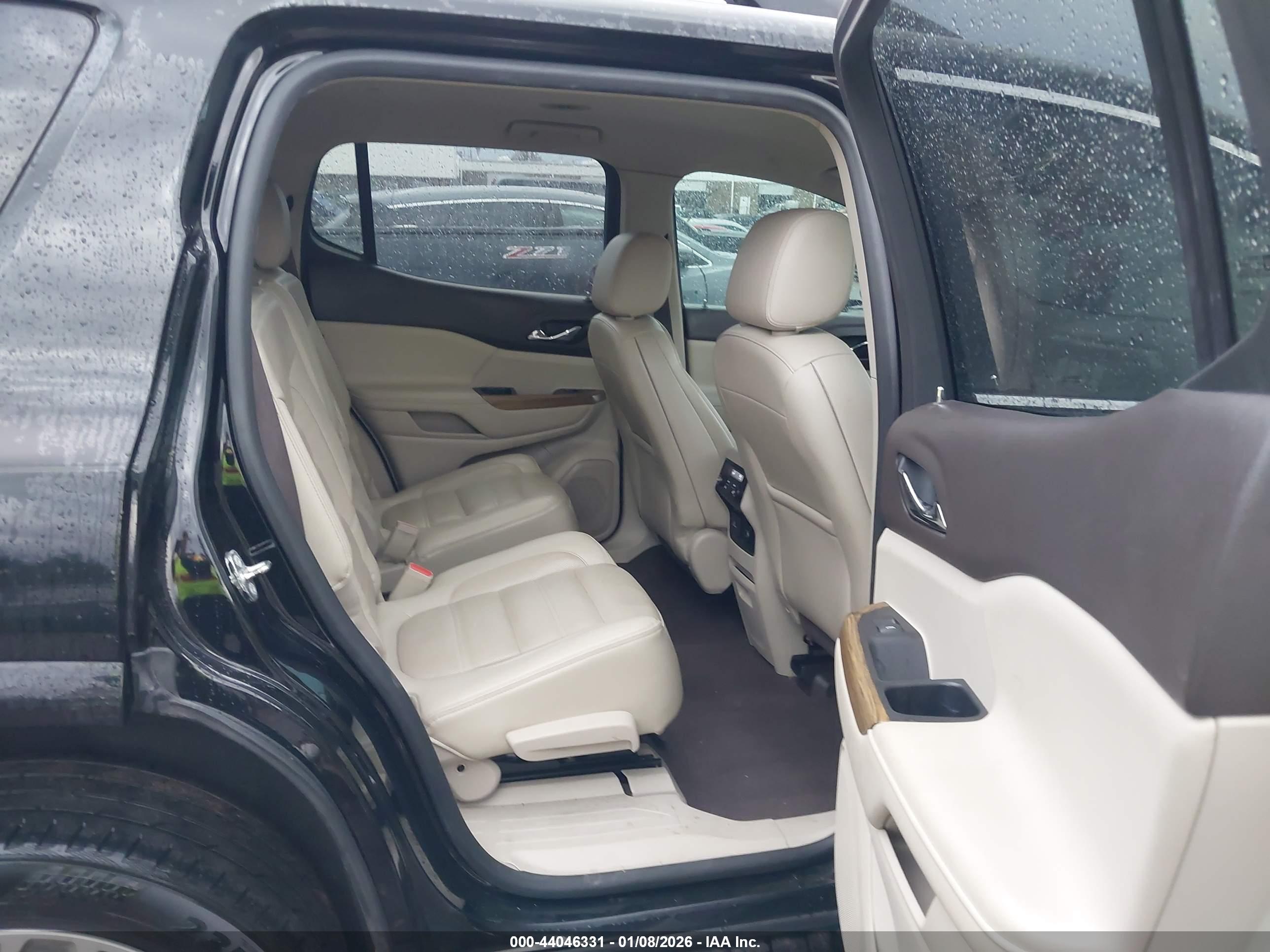 GMC ACADIA image 8