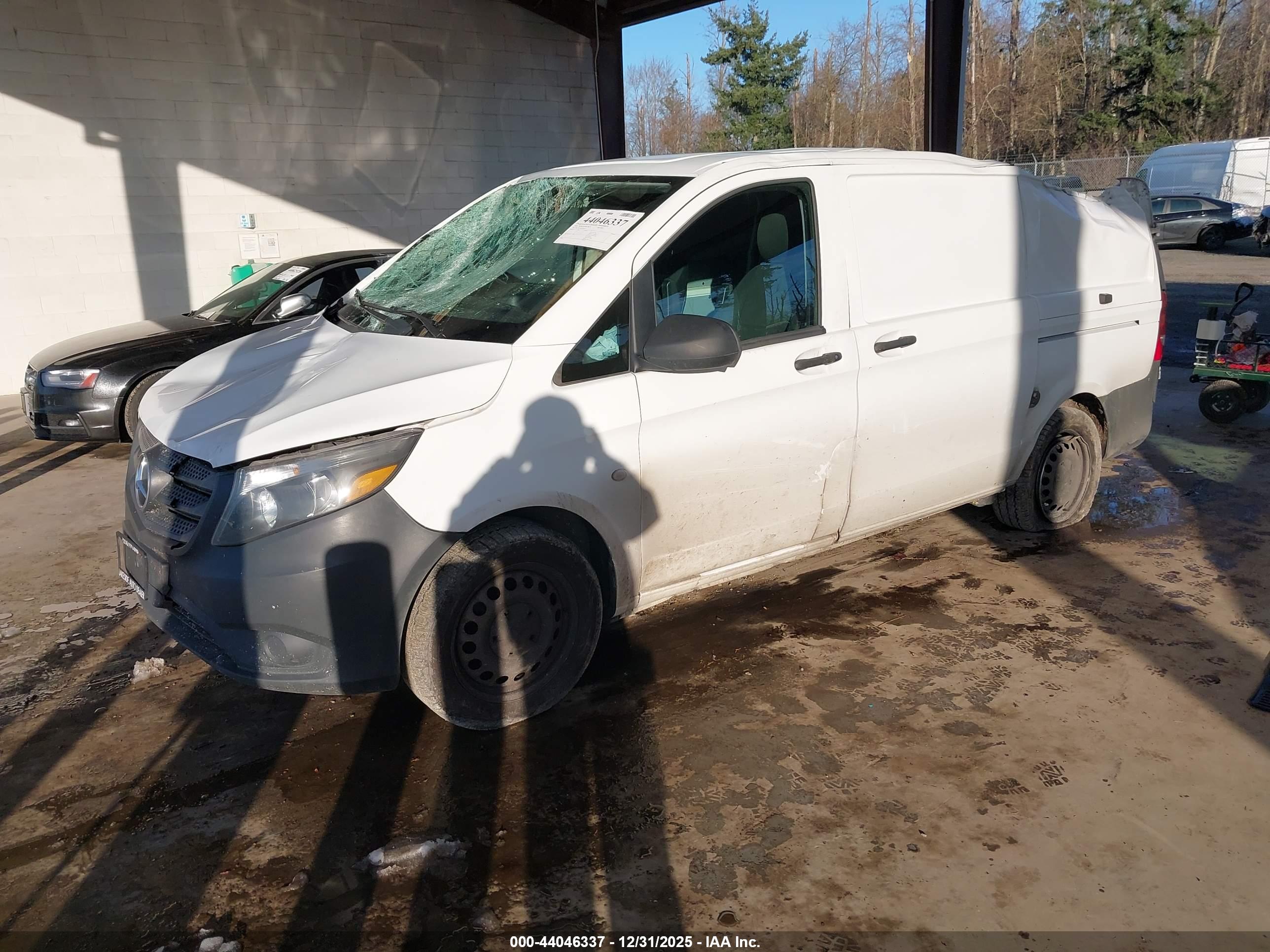 MERCEDES-BENZ METRIS image 2