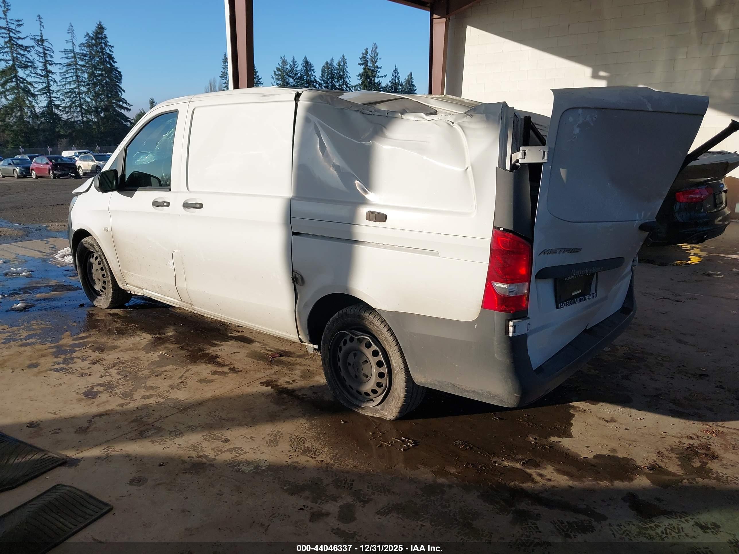 MERCEDES-BENZ METRIS image 3