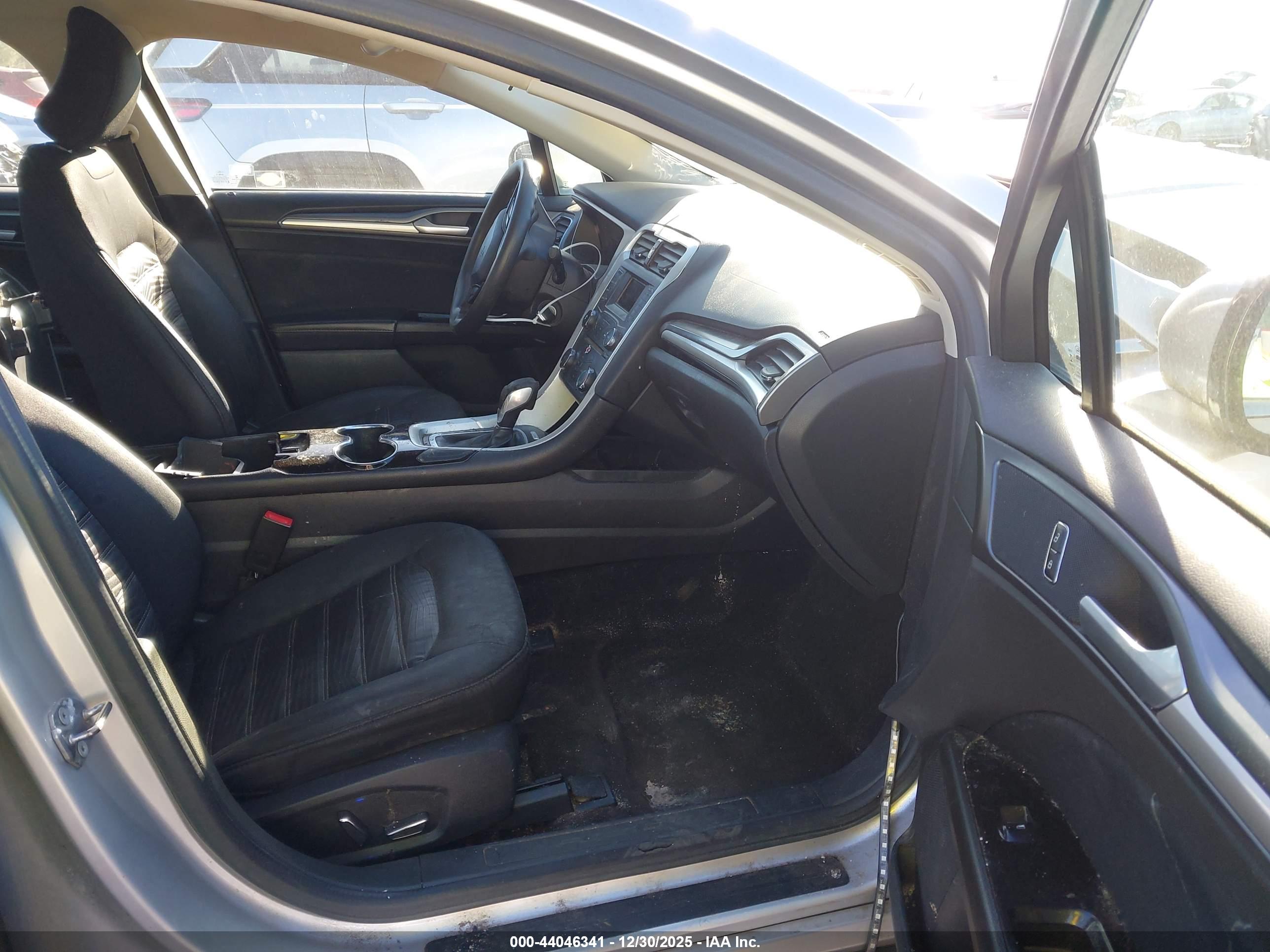 FORD FUSION image 5