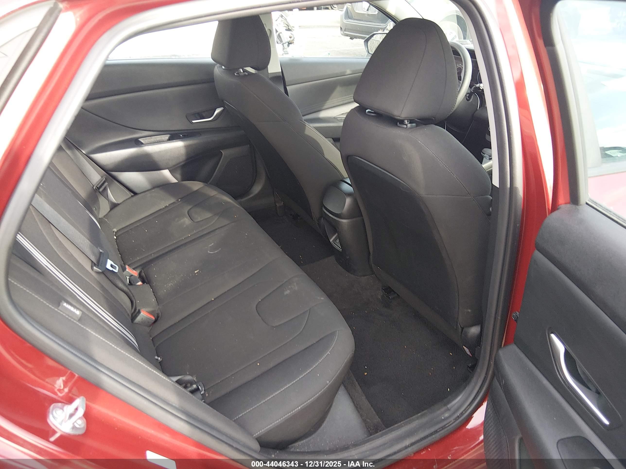 HYUNDAI ELANTRA image 8