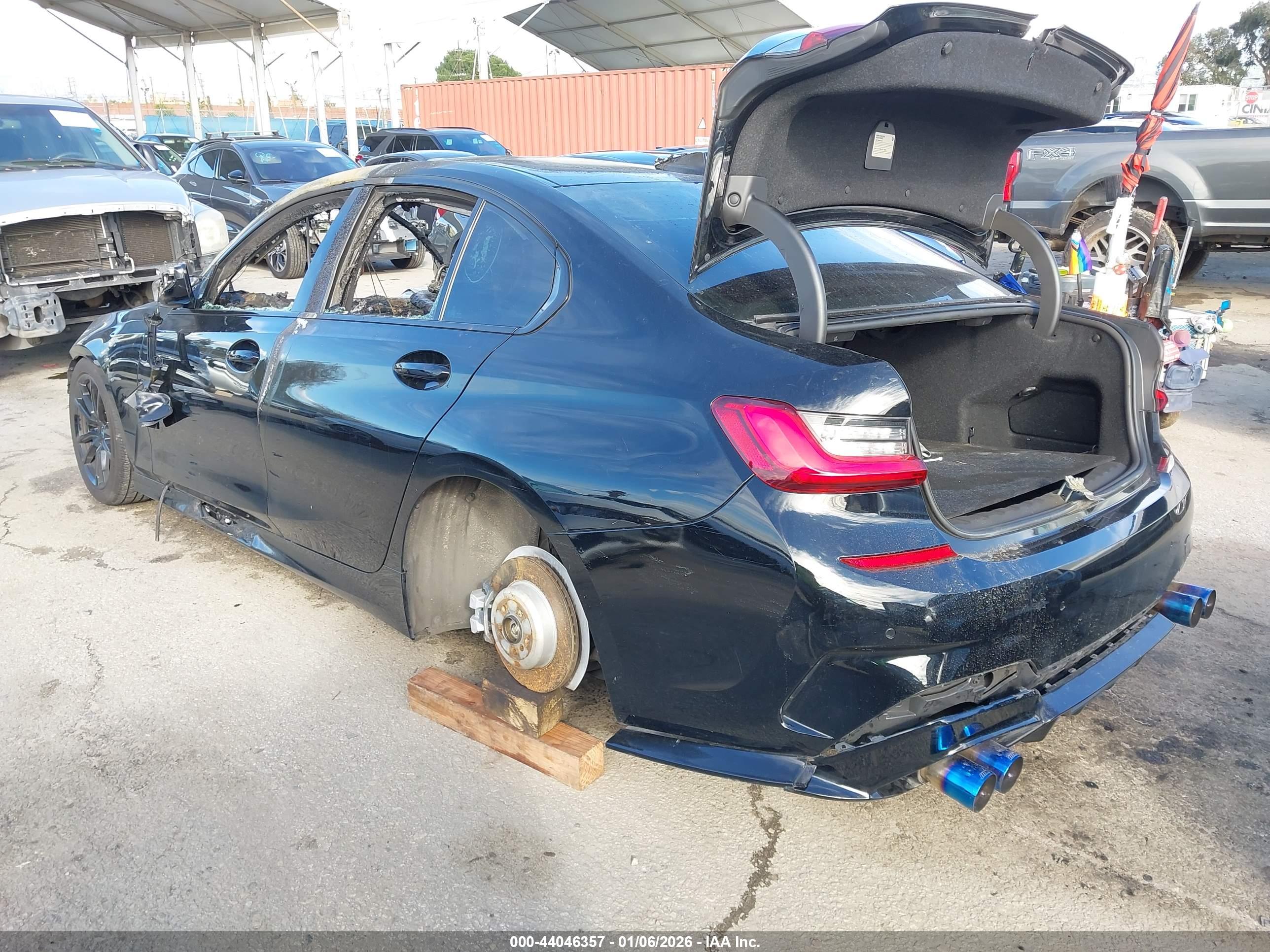 BMW 330I image 3