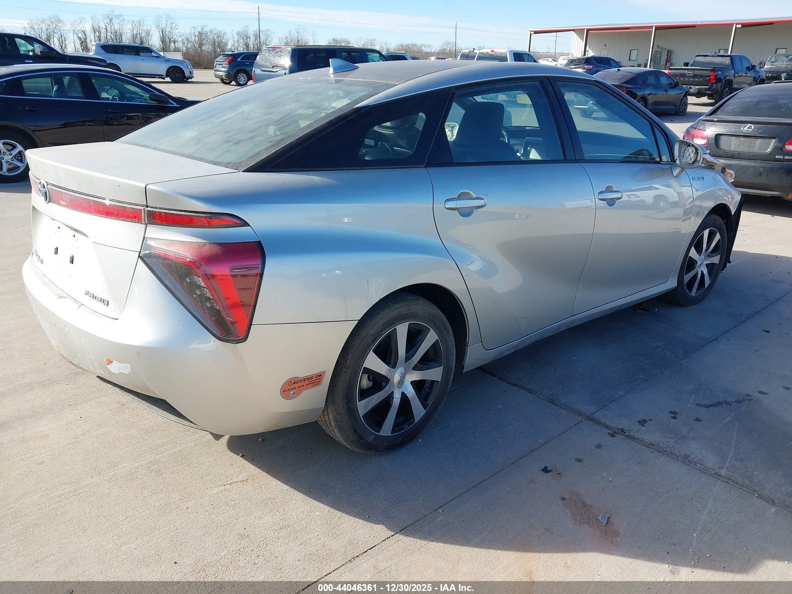TOYOTA MIRAI image 4