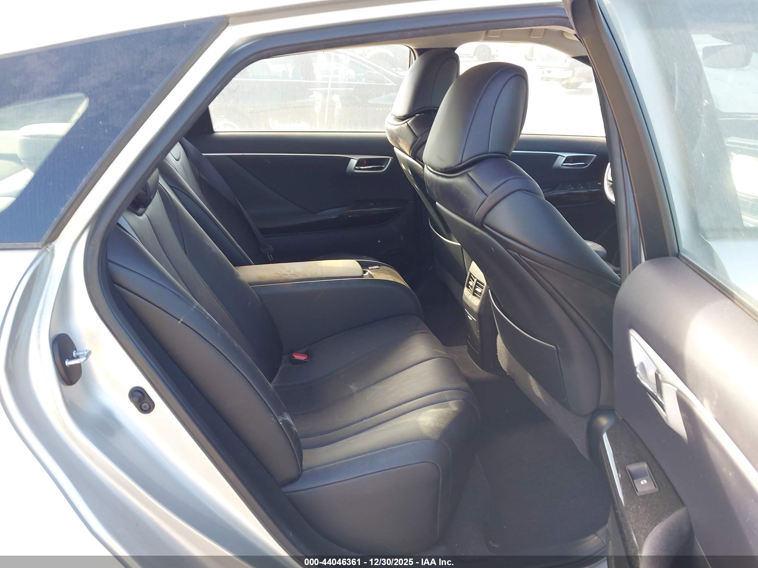 TOYOTA MIRAI image 8