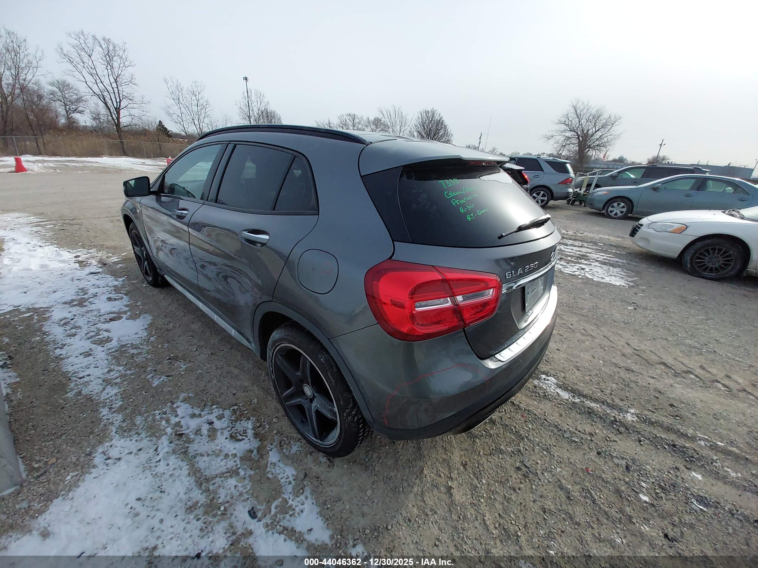 MERCEDES-BENZ GLA image 3
