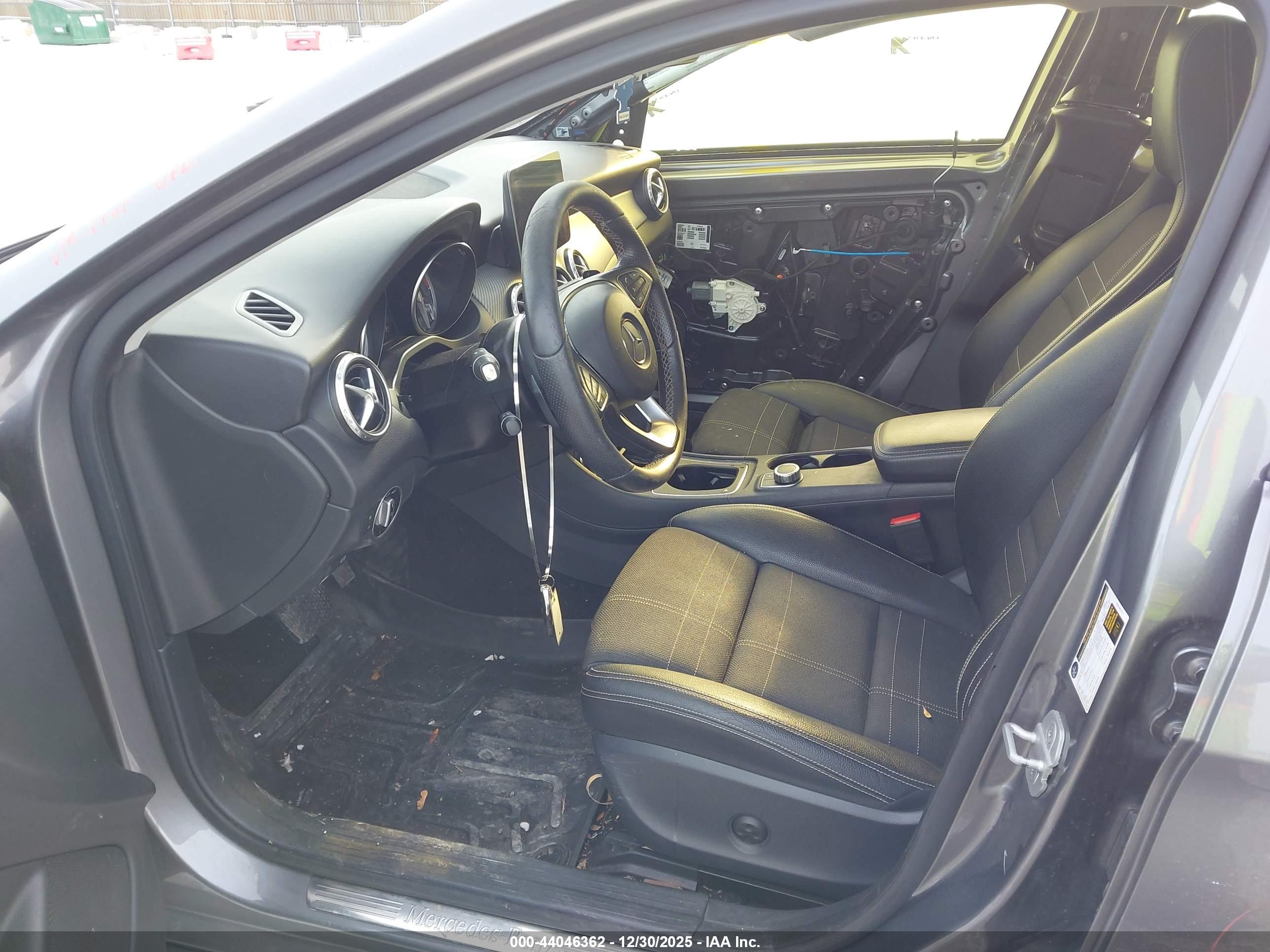 MERCEDES-BENZ GLA image 5