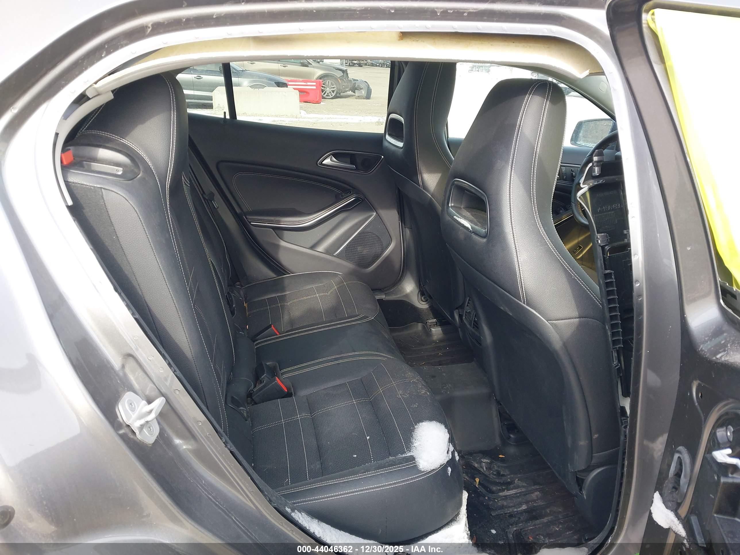 MERCEDES-BENZ GLA image 8
