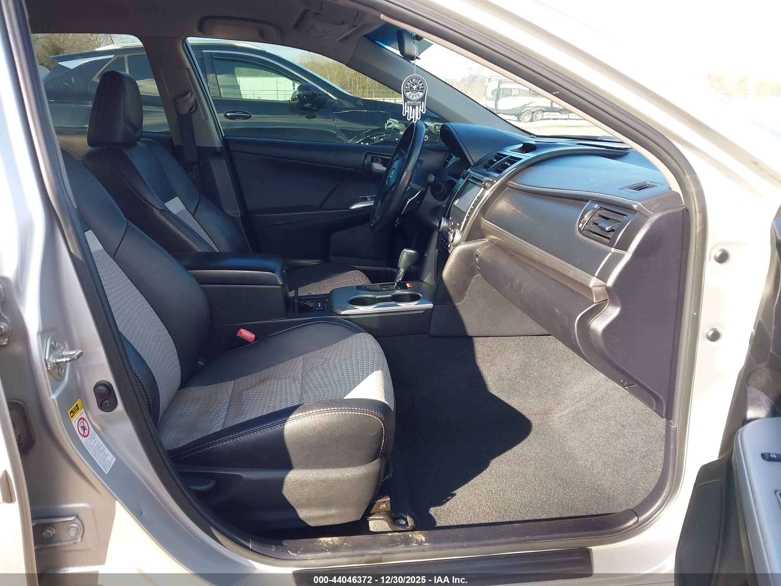 TOYOTA CAMRY image 5