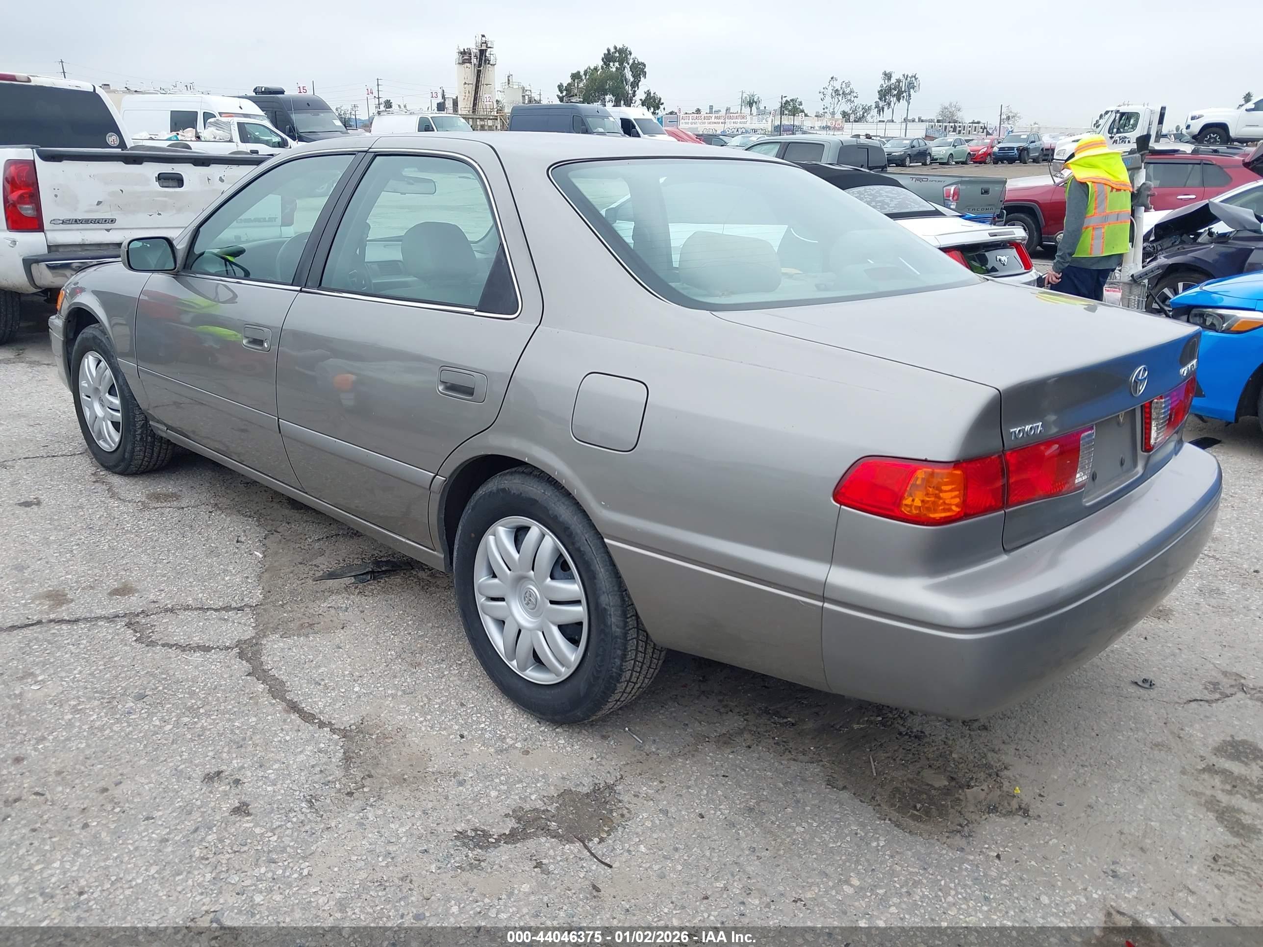 TOYOTA CAMRY image 3