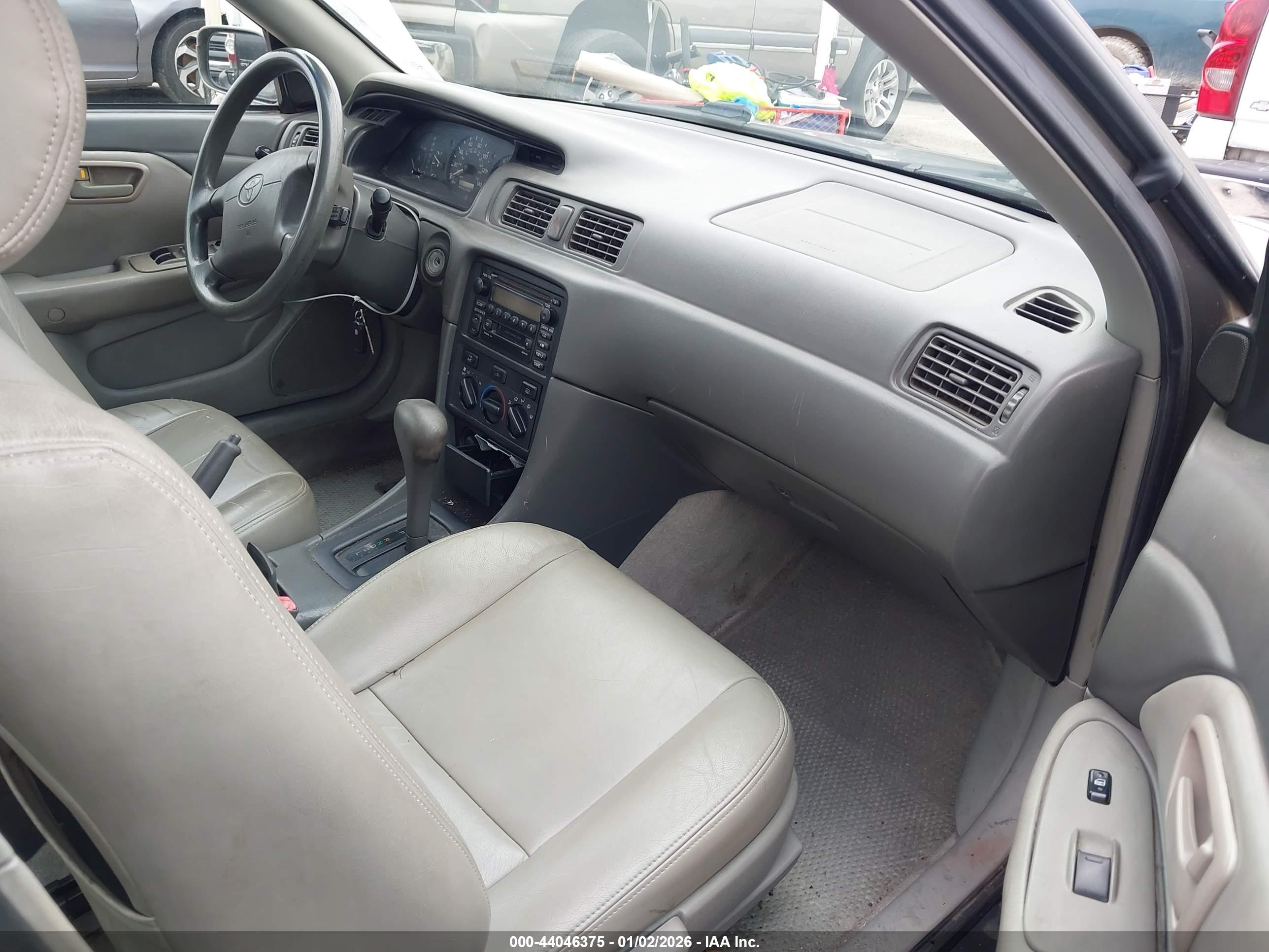 TOYOTA CAMRY image 5