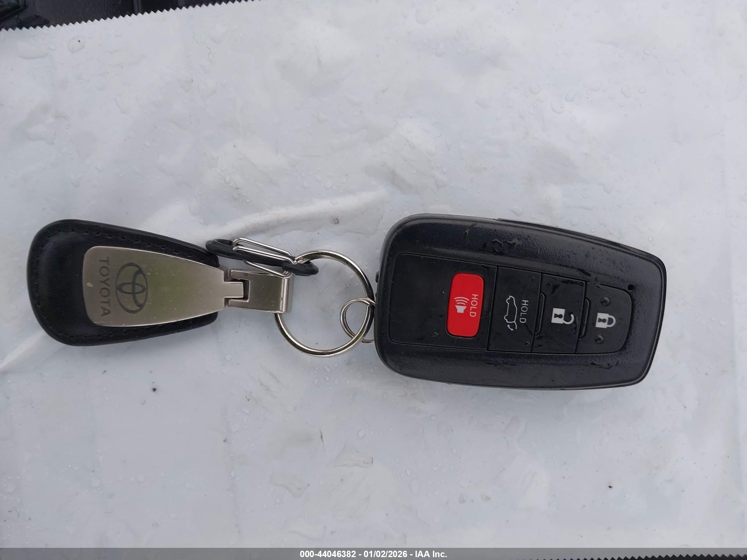 TOYOTA RAV4 image 11