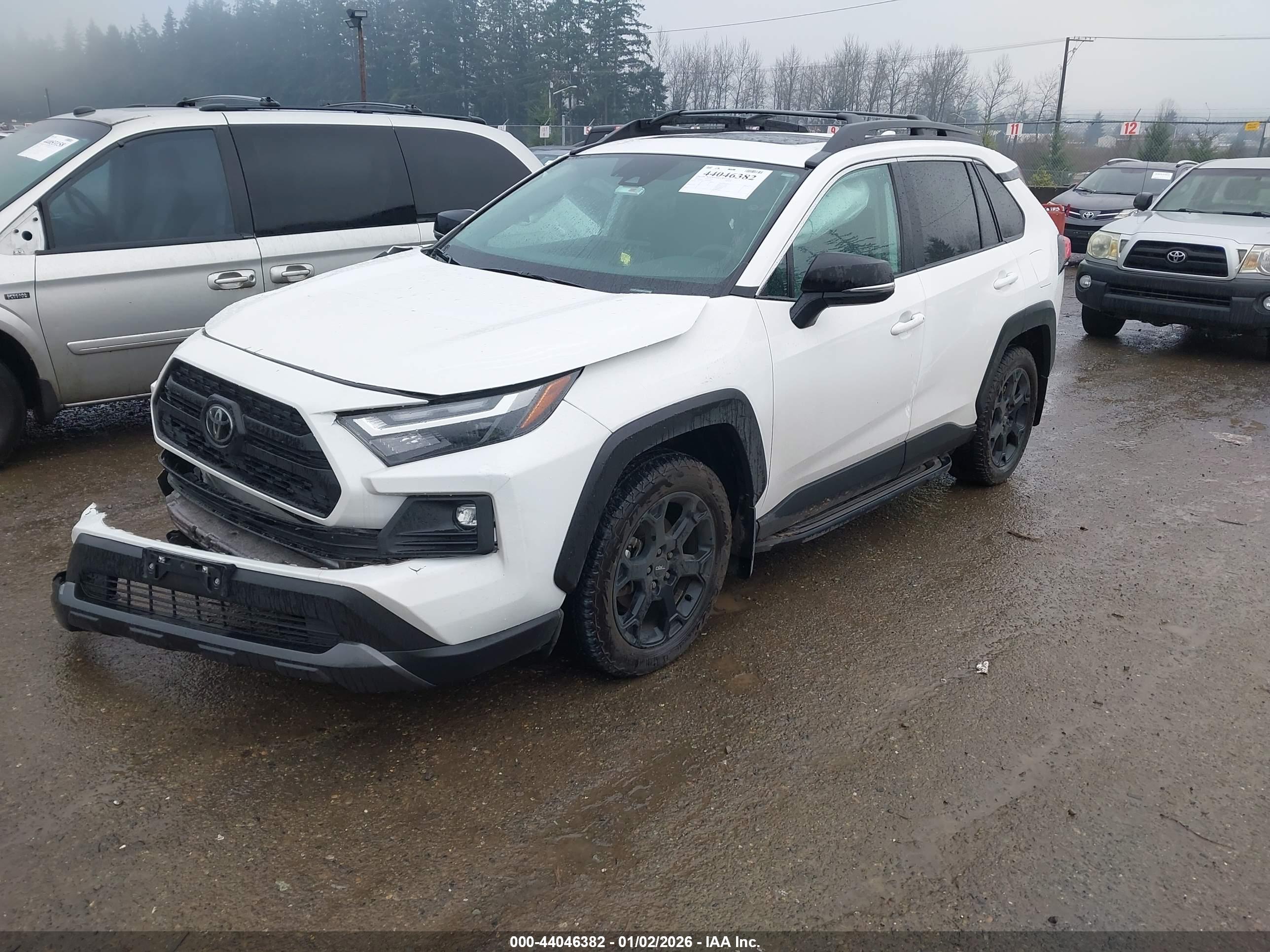 TOYOTA RAV4 image 2