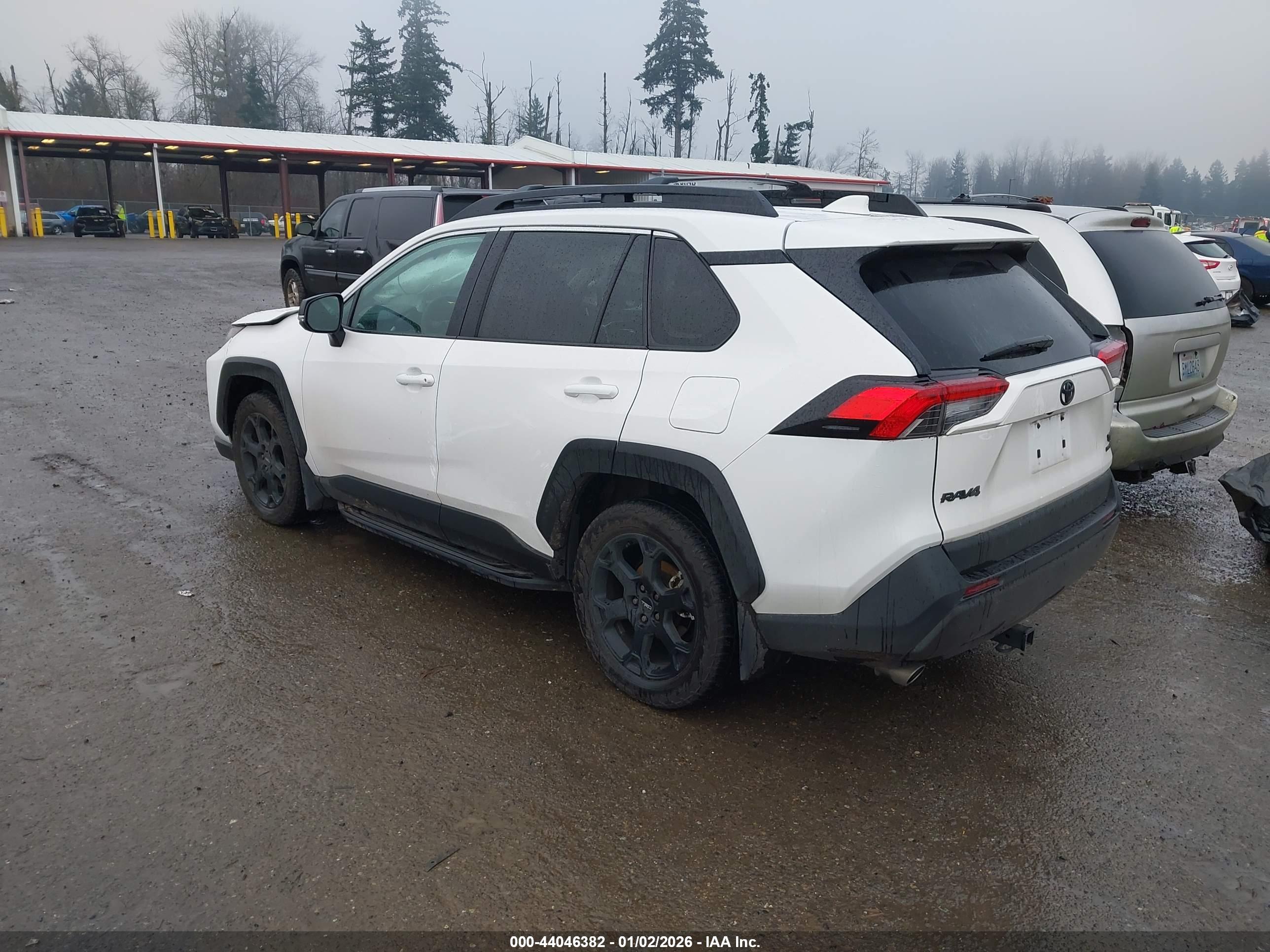 TOYOTA RAV4 image 3