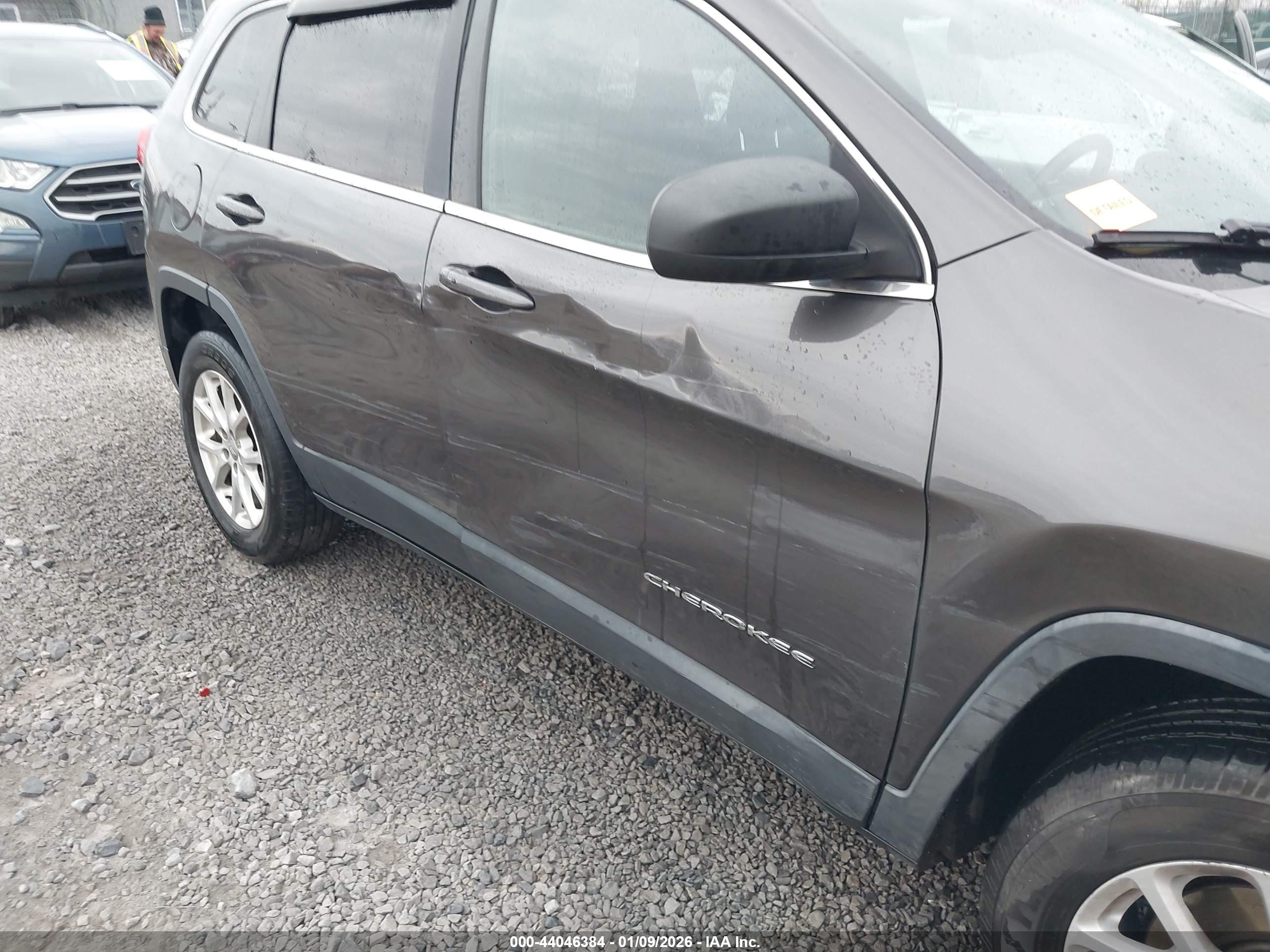 JEEP CHEROKEE image 6
