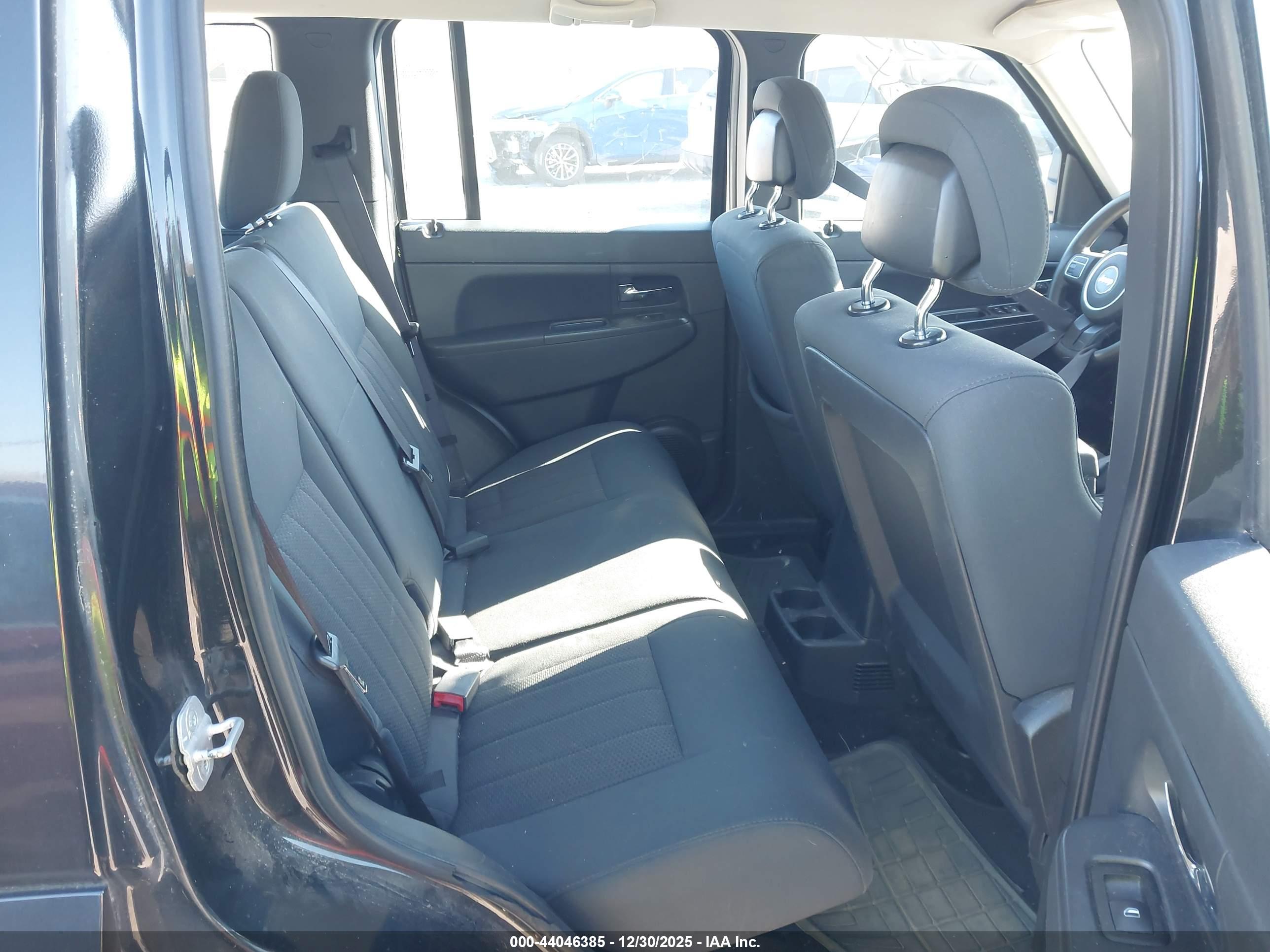 JEEP LIBERTY image 8