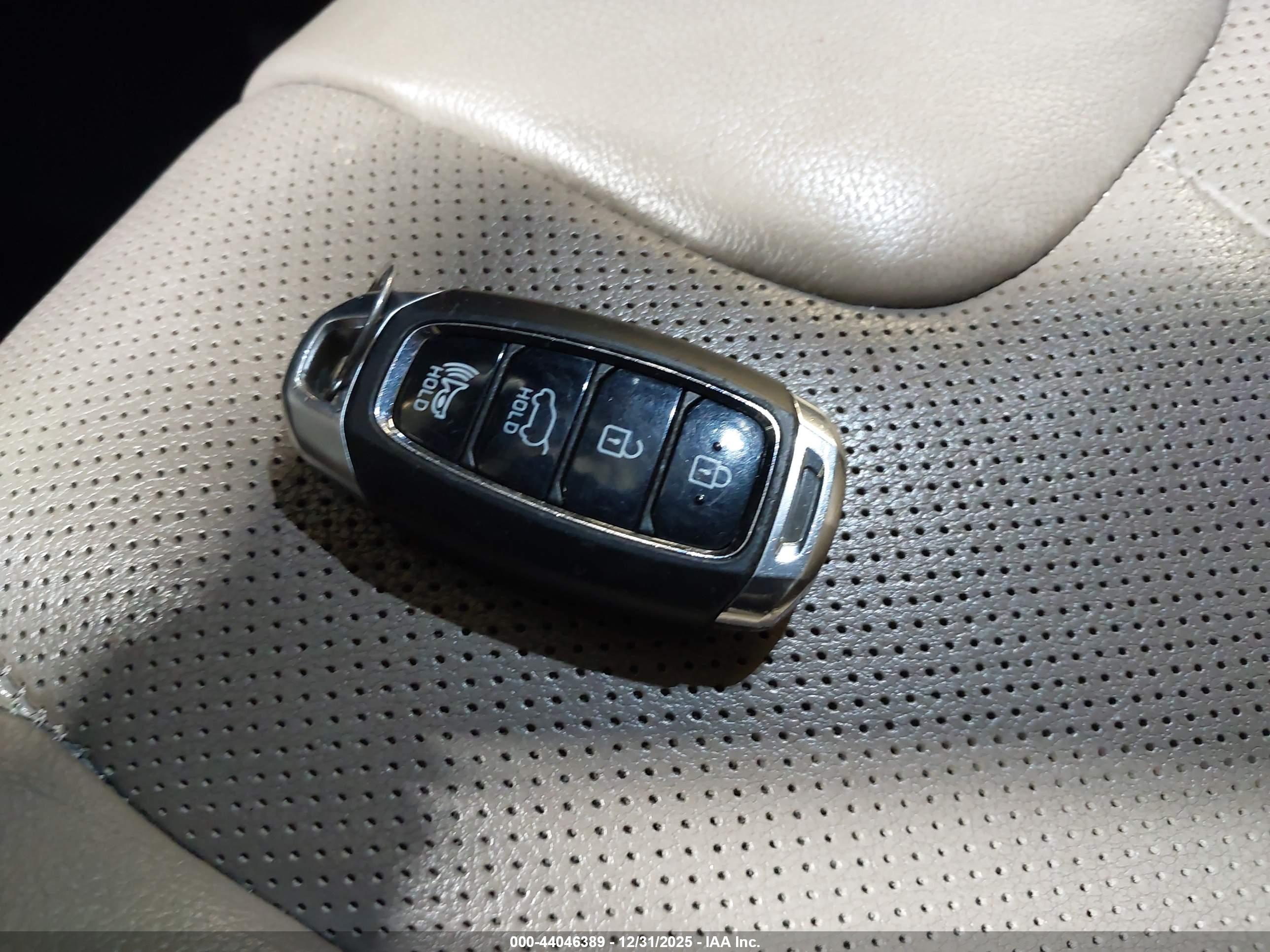 HYUNDAI SANTA image 11