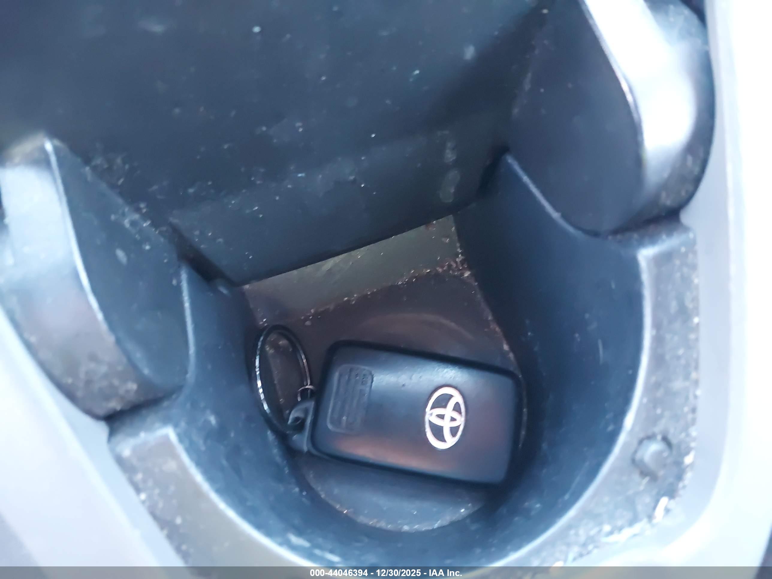 TOYOTA PRIUS image 11