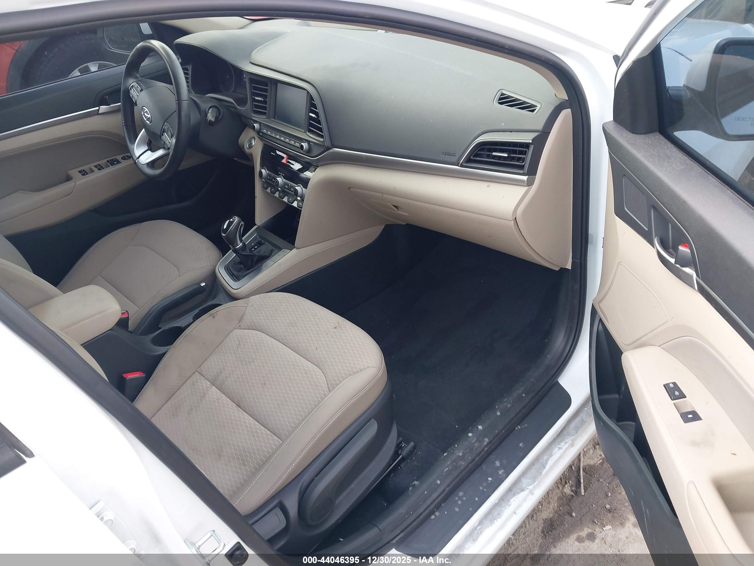 HYUNDAI ELANTRA image 5