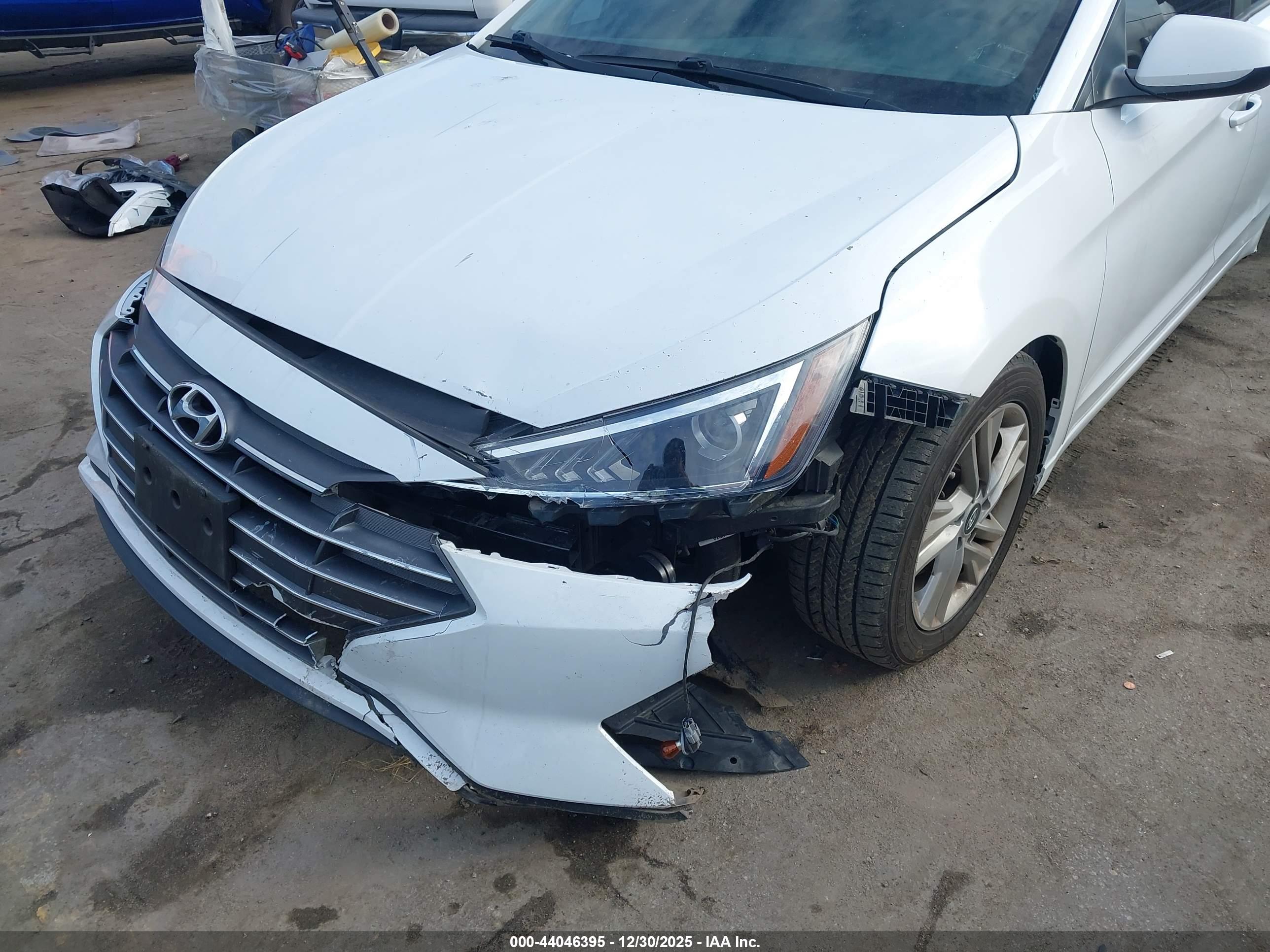 HYUNDAI ELANTRA image 6