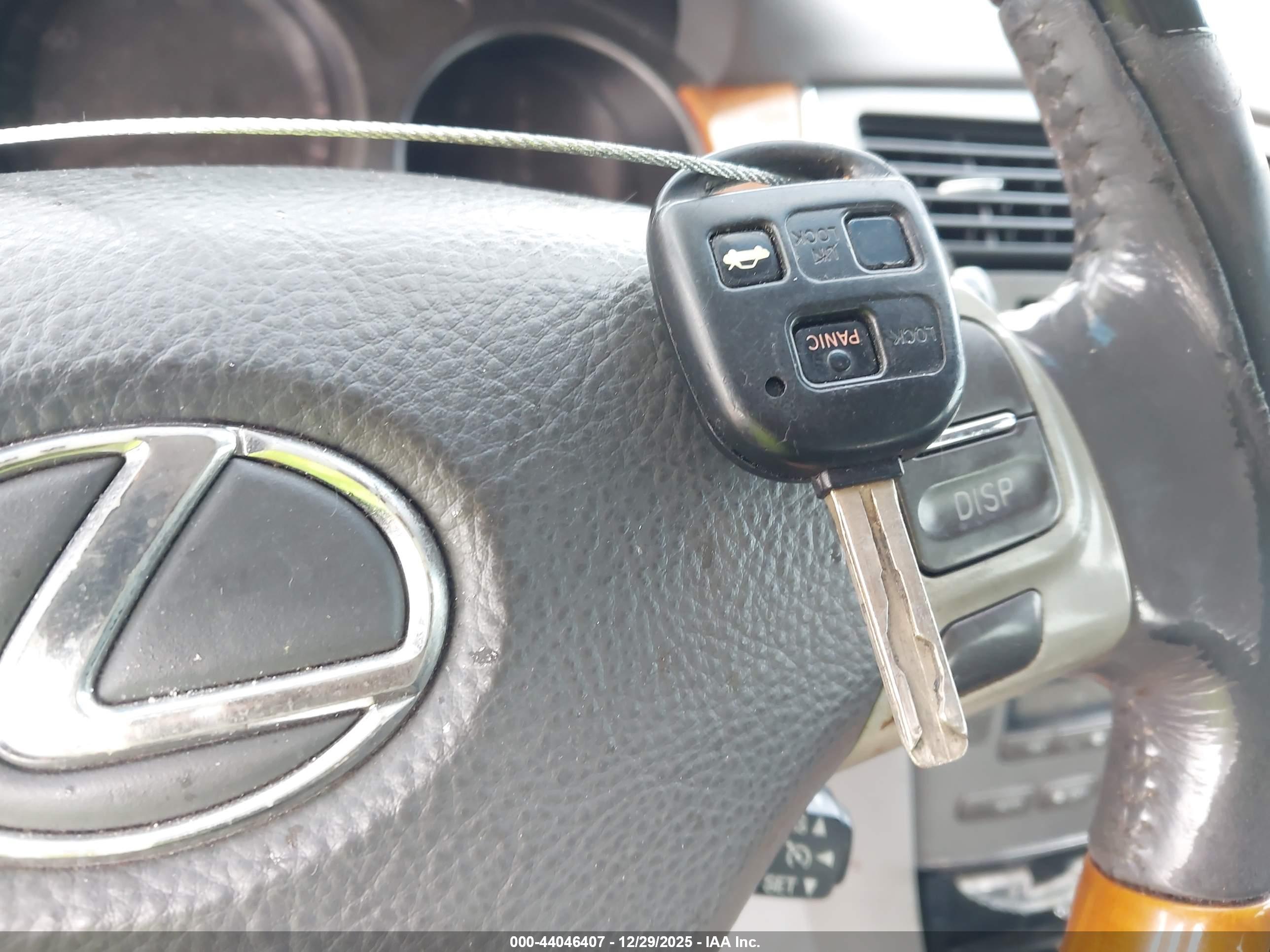 LEXUS ES image 11