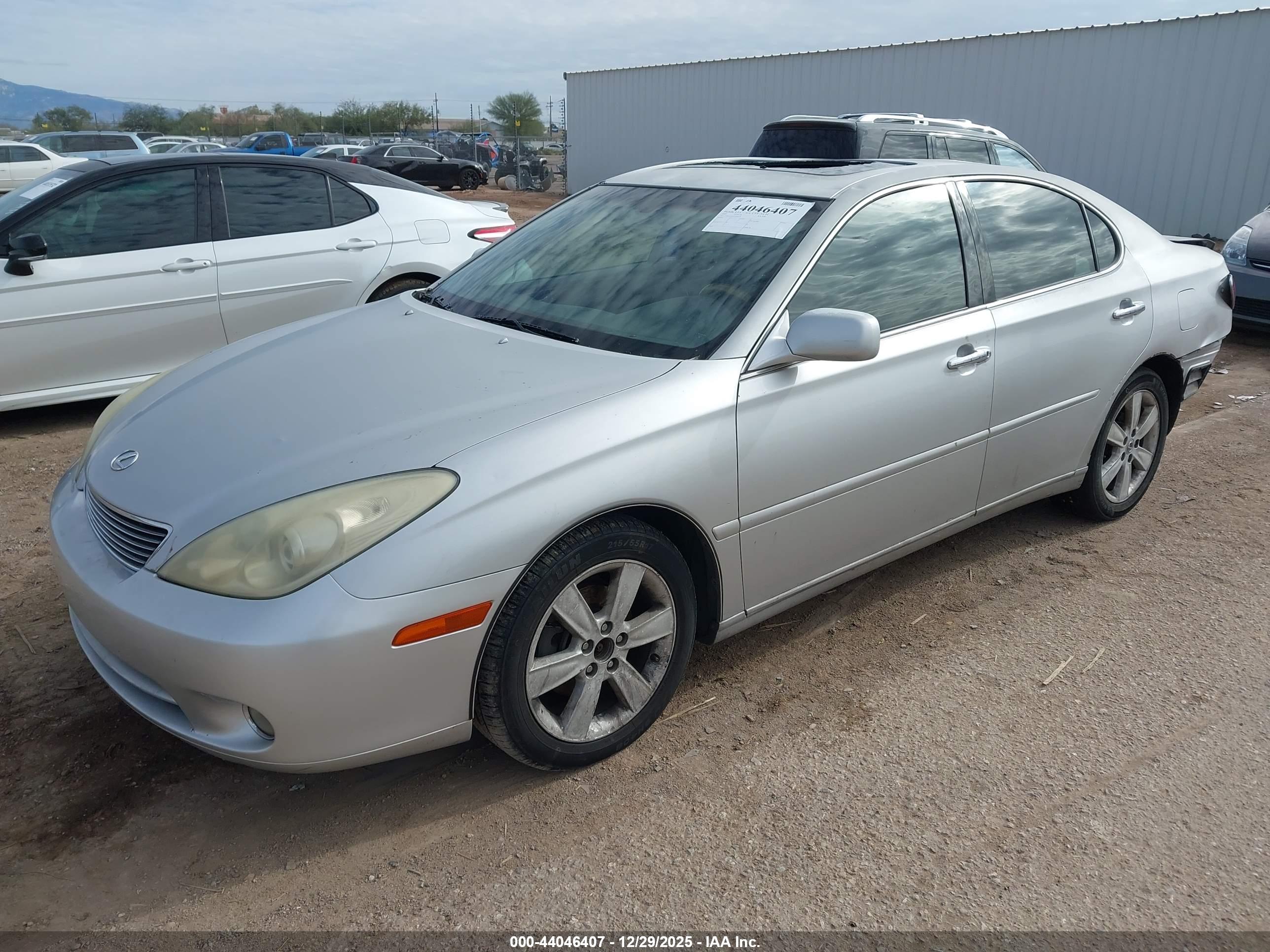 LEXUS ES image 2